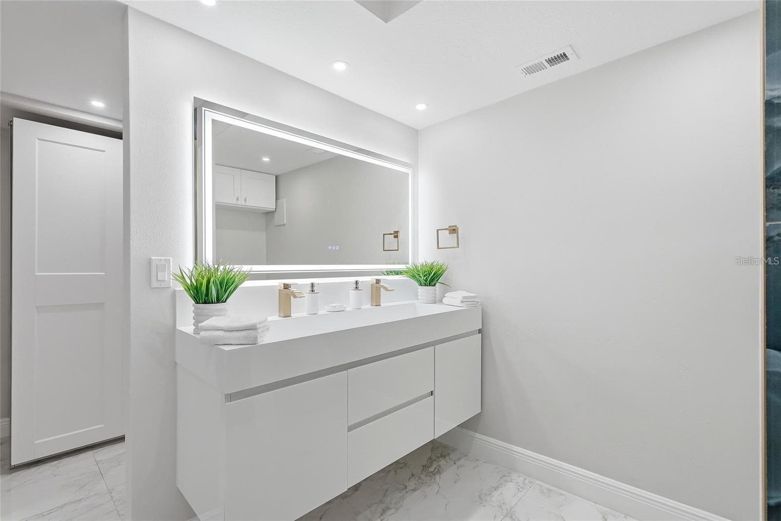 Primary Bath - 919 OSCEOLA RD #207, BELLEAIR