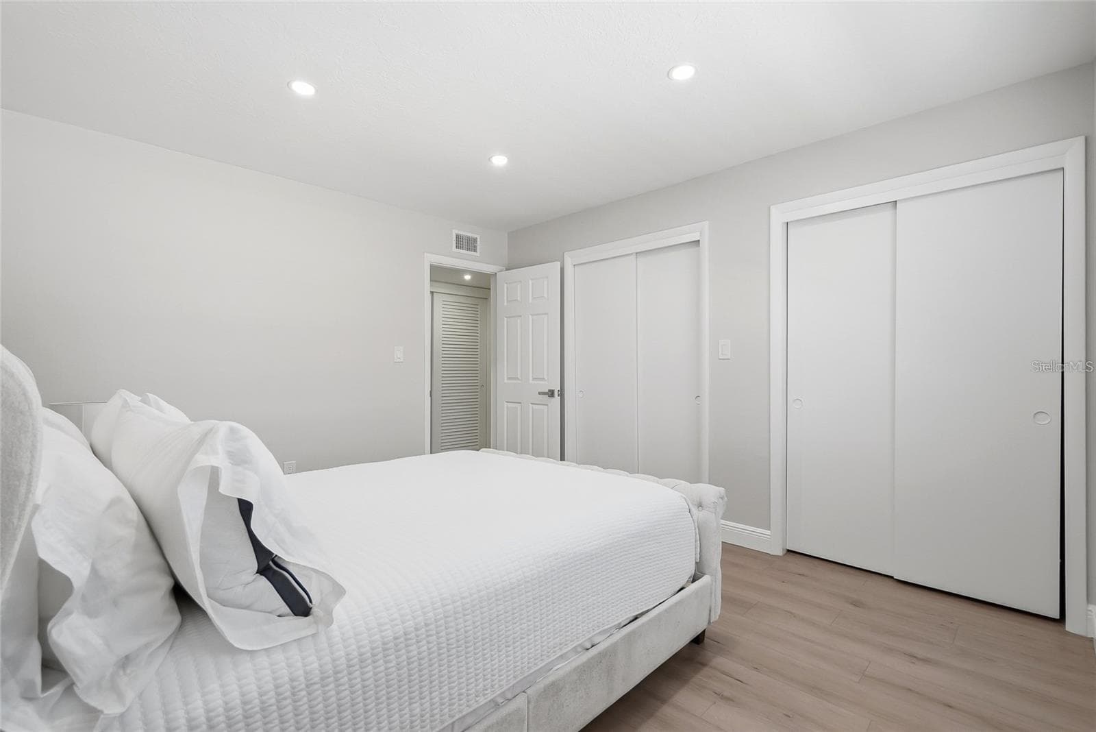 Guest Bedroom - 919 OSCEOLA RD #207, BELLEAIR