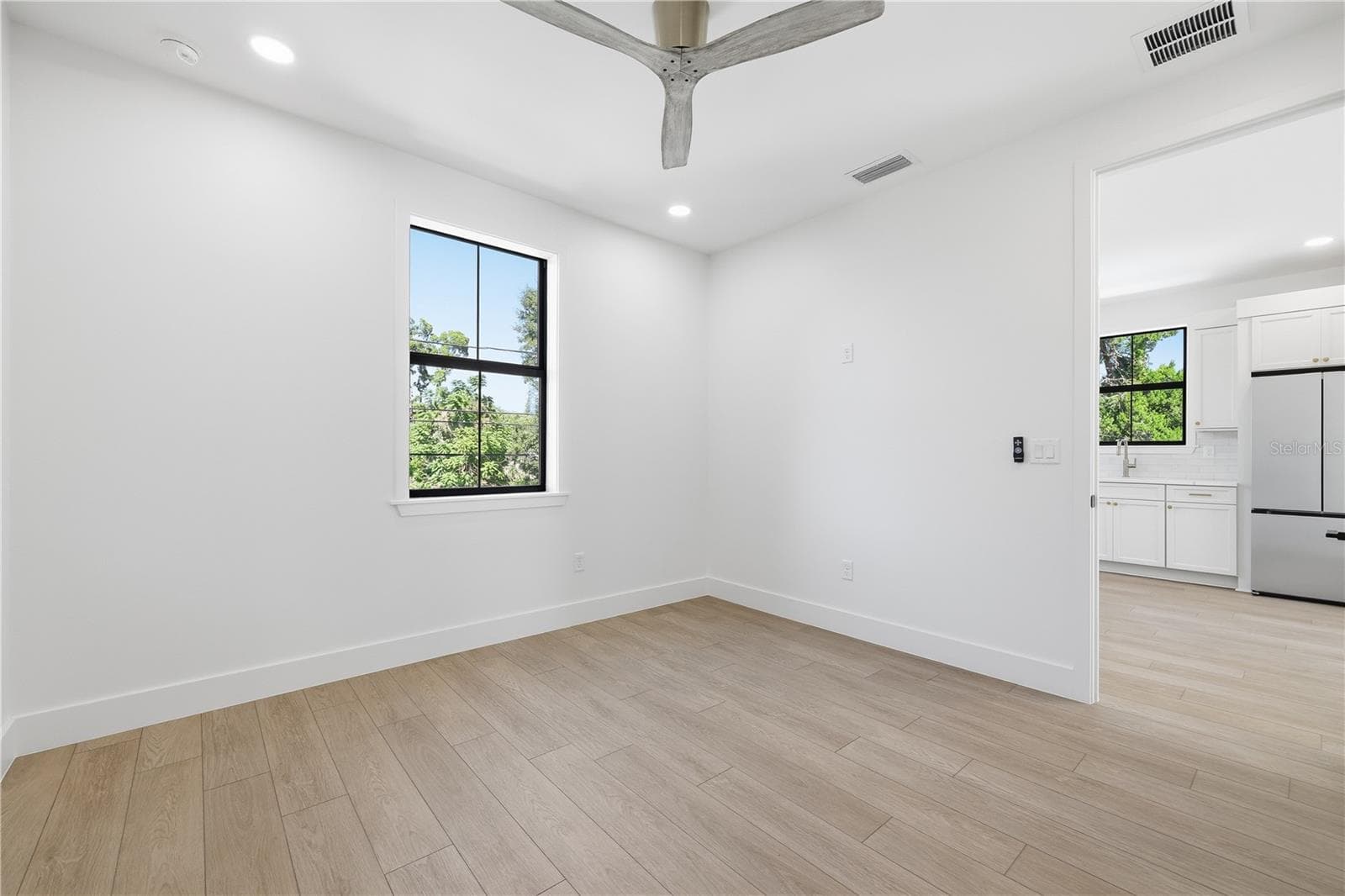 Single Family Residence at 1025 MELROSE AVE S, ST PETERSBURG, photo 40 of 48