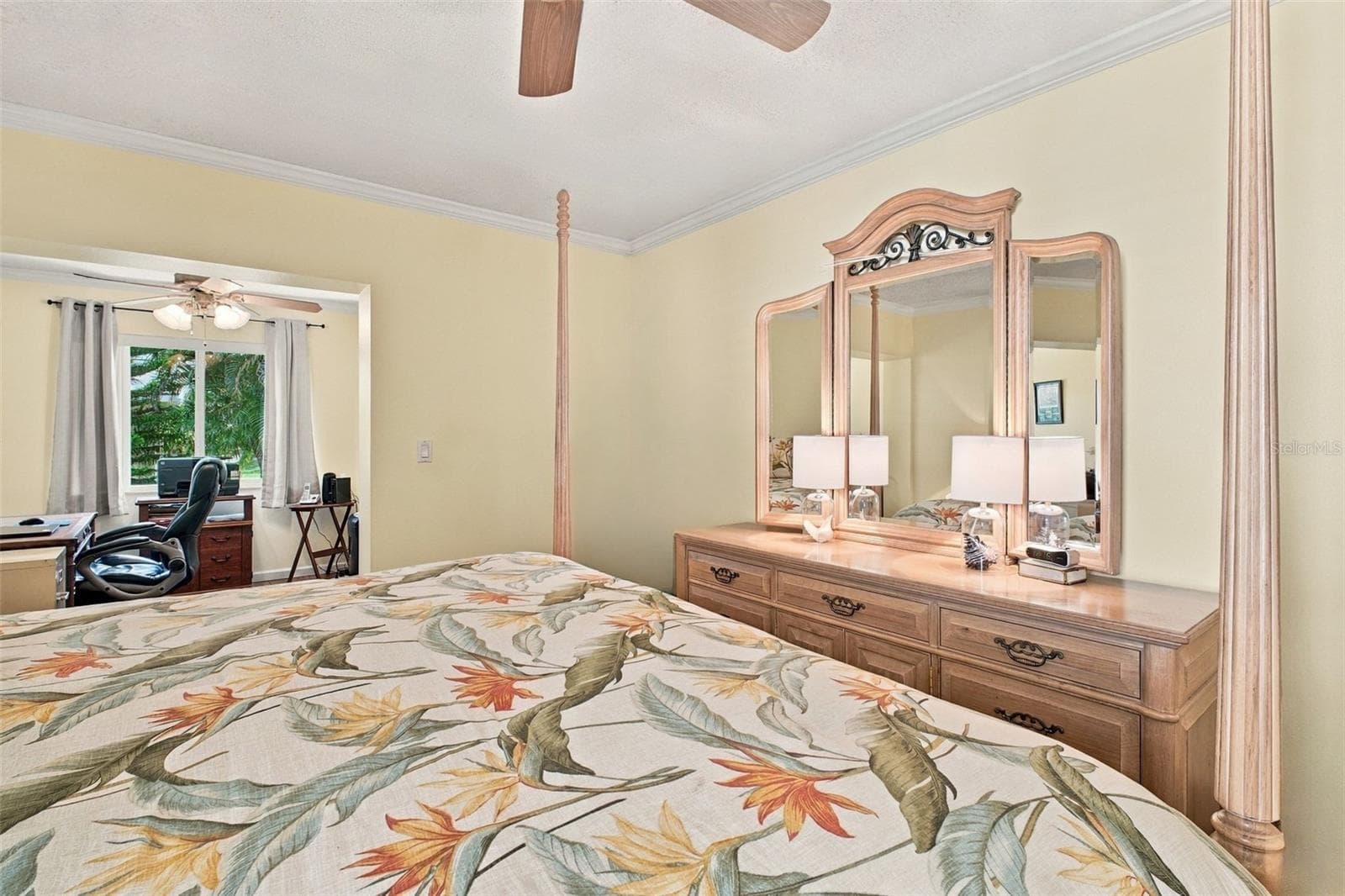 Primary offers a office/flex space with endless possibilities~ - 1743 MACDONNELL DR, PALM HARBOR