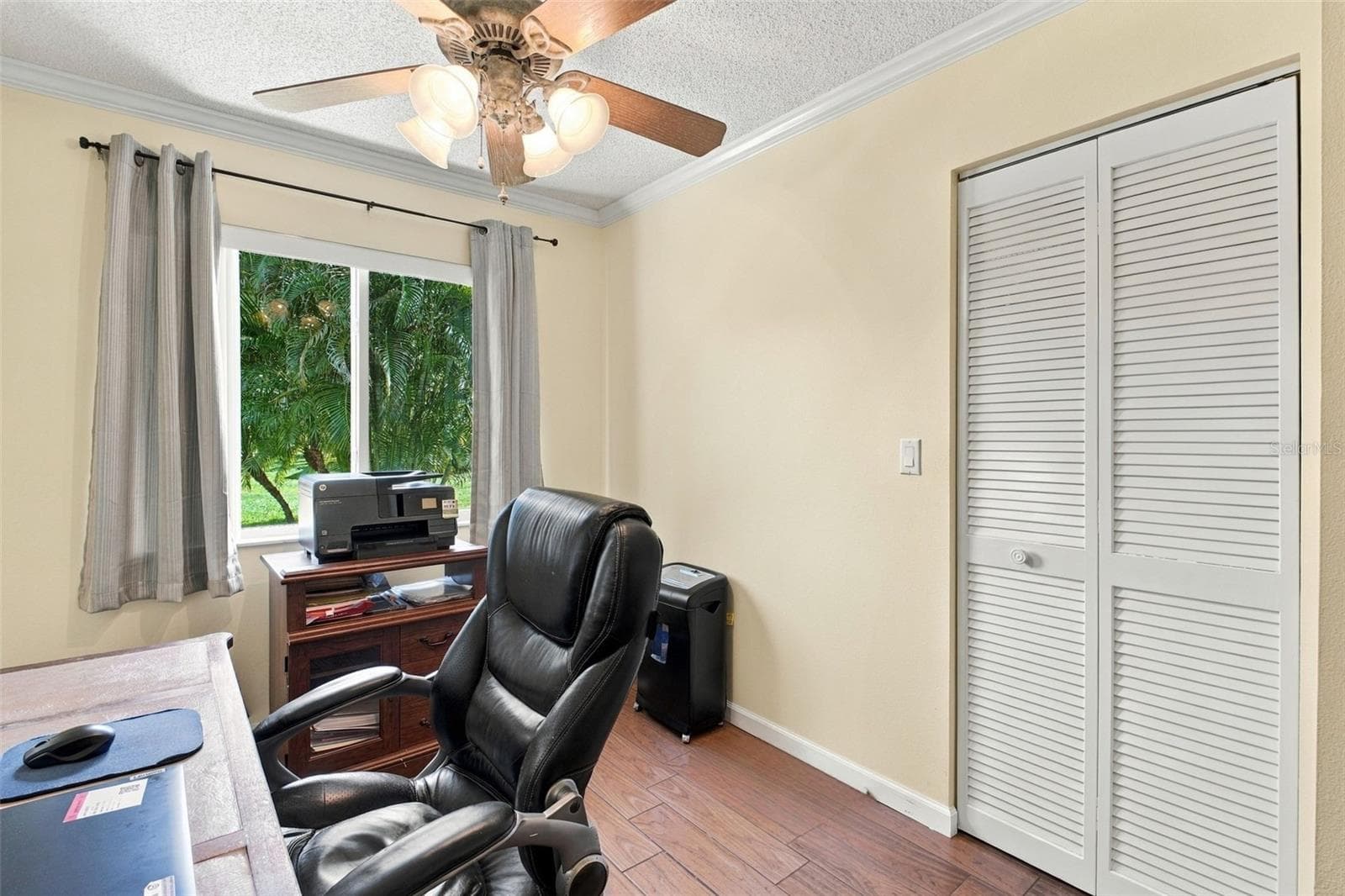 Could also make a perfect craft room and offers peaceful green views~ - 1743 MACDONNELL DR, PALM HARBOR