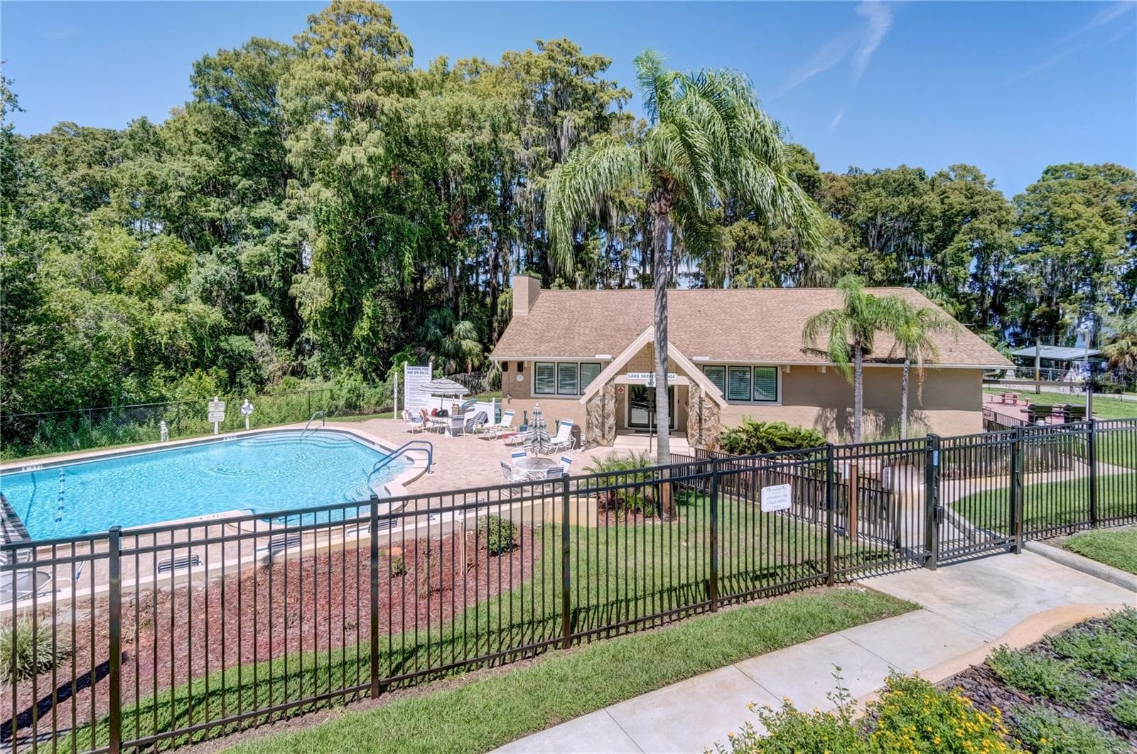 A 2nd heated pool, party, & picnic facilities, & a fishing pier at the lodge~ - 1743 MACDONNELL DR, PALM HARBOR
