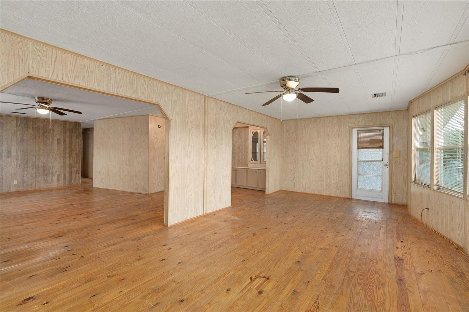 Manufactured Home at 137 PINE TREE DR, DEBARY, photo 7 of 31