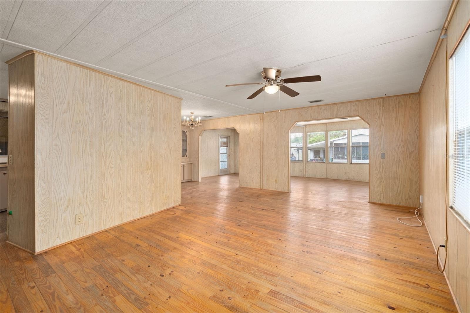 Manufactured Home at 137 PINE TREE DR, DEBARY, photo 12 of 31