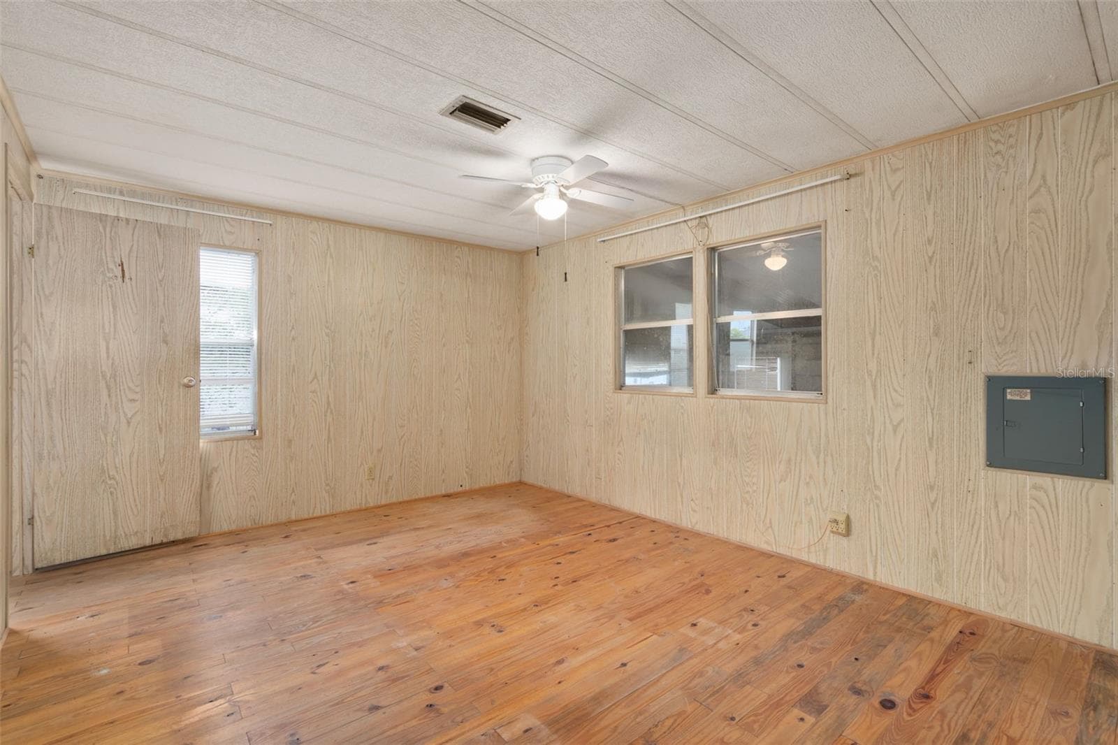 Manufactured Home at 137 PINE TREE DR, DEBARY, photo 19 of 31