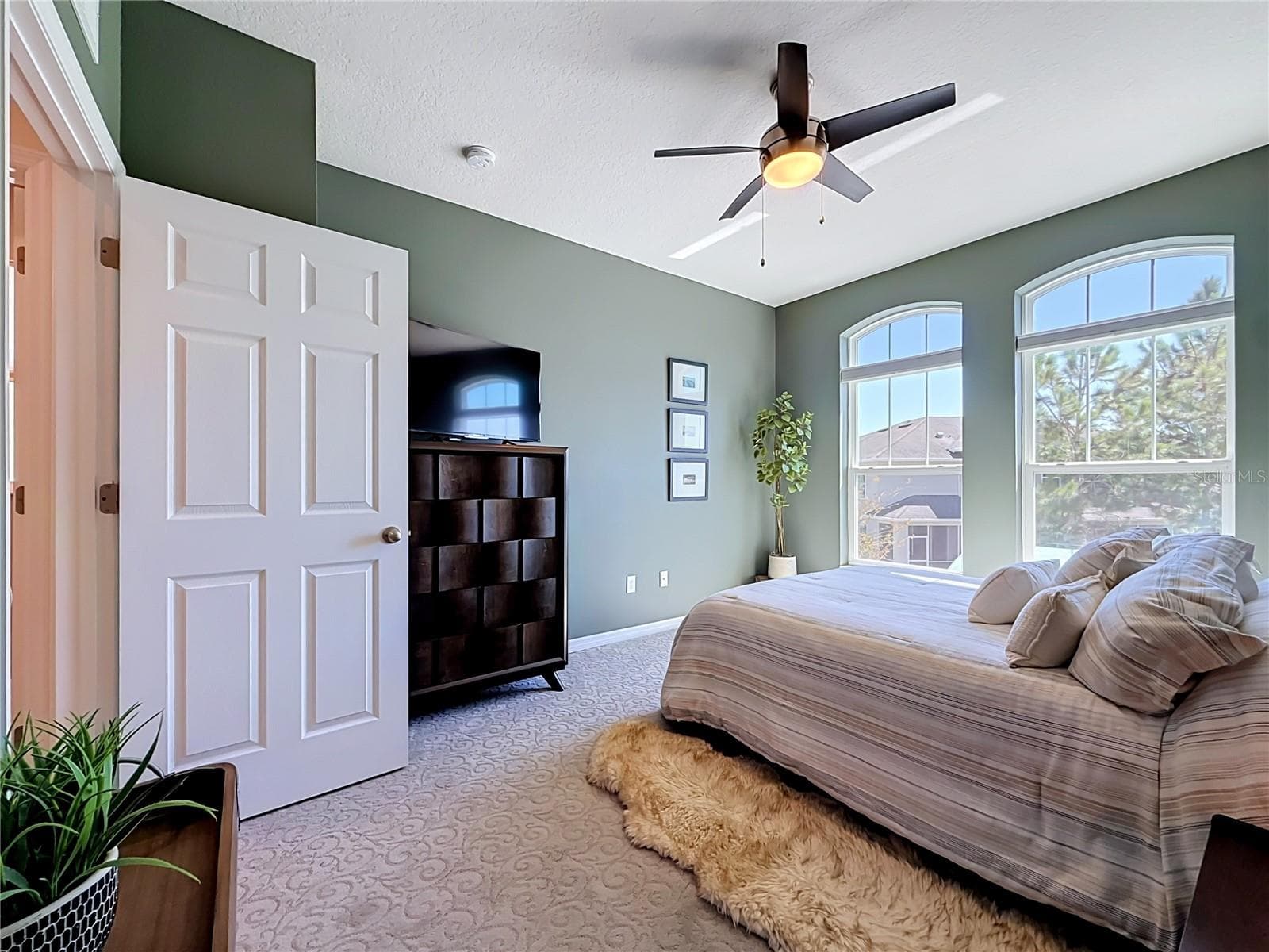 2nd Bedroom with beautiful pond view and walk-in closet - 2270 MONTVIEW DR, CLEARWATER