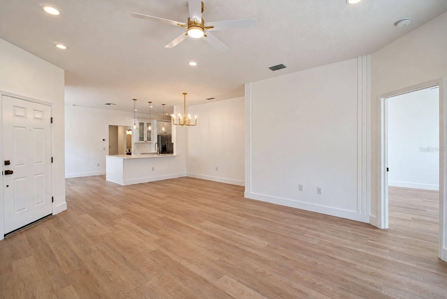 Living Room - 31421 SHAKER CIR, WESLEY CHAPEL