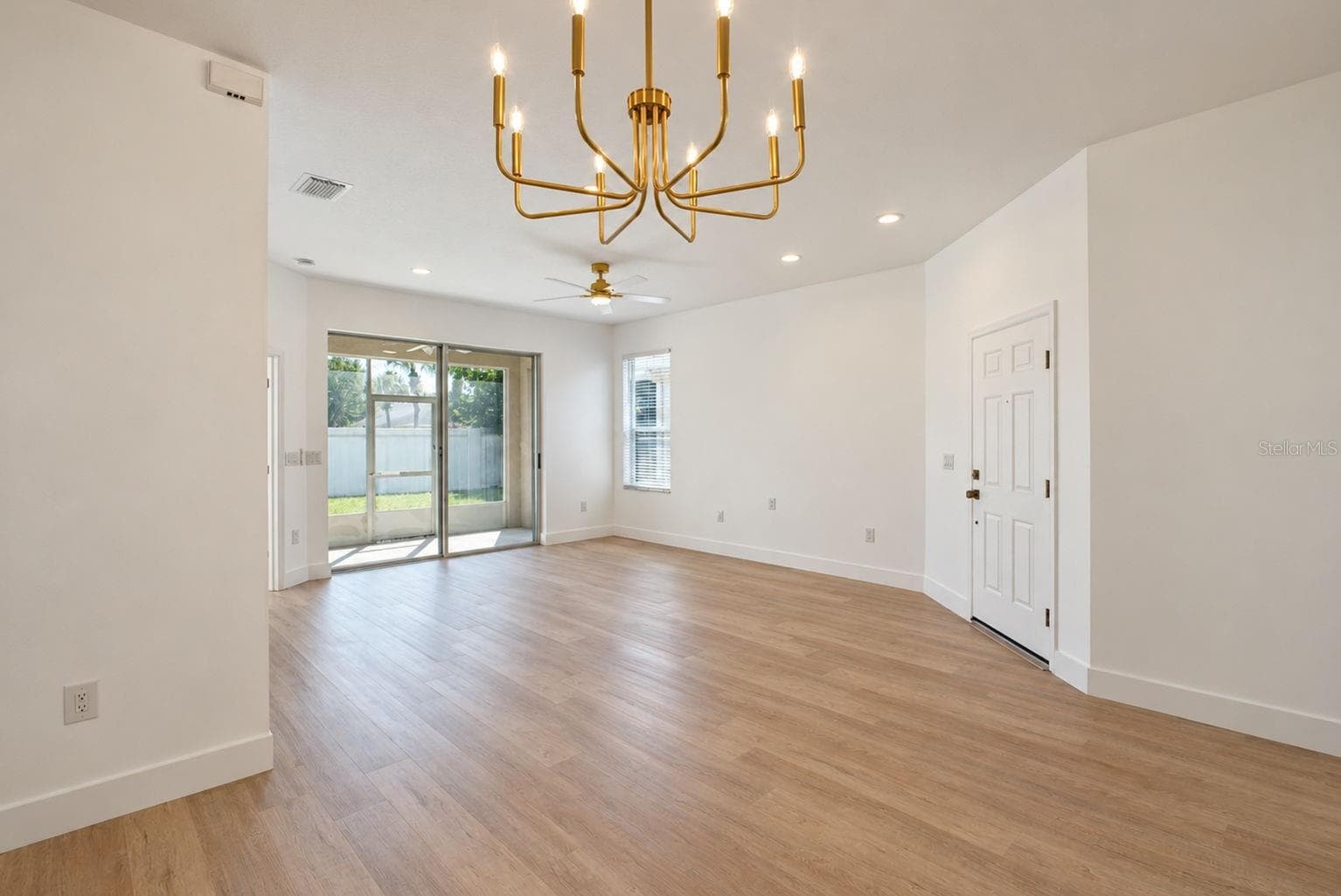 Living Room - 31421 SHAKER CIR, WESLEY CHAPEL