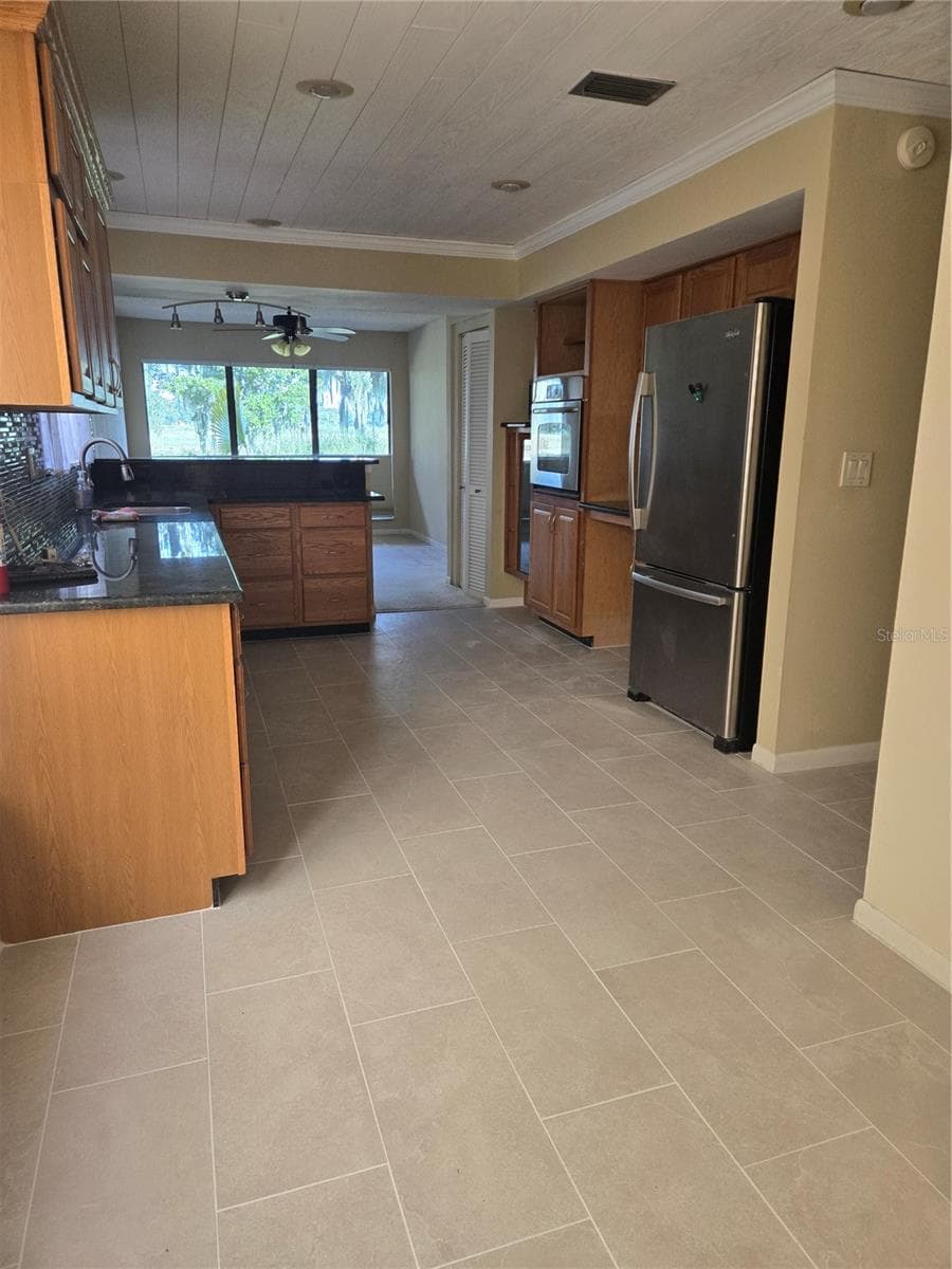 KITCHEN - 4365 CREEKWOOD LN #4365, MULBERRY