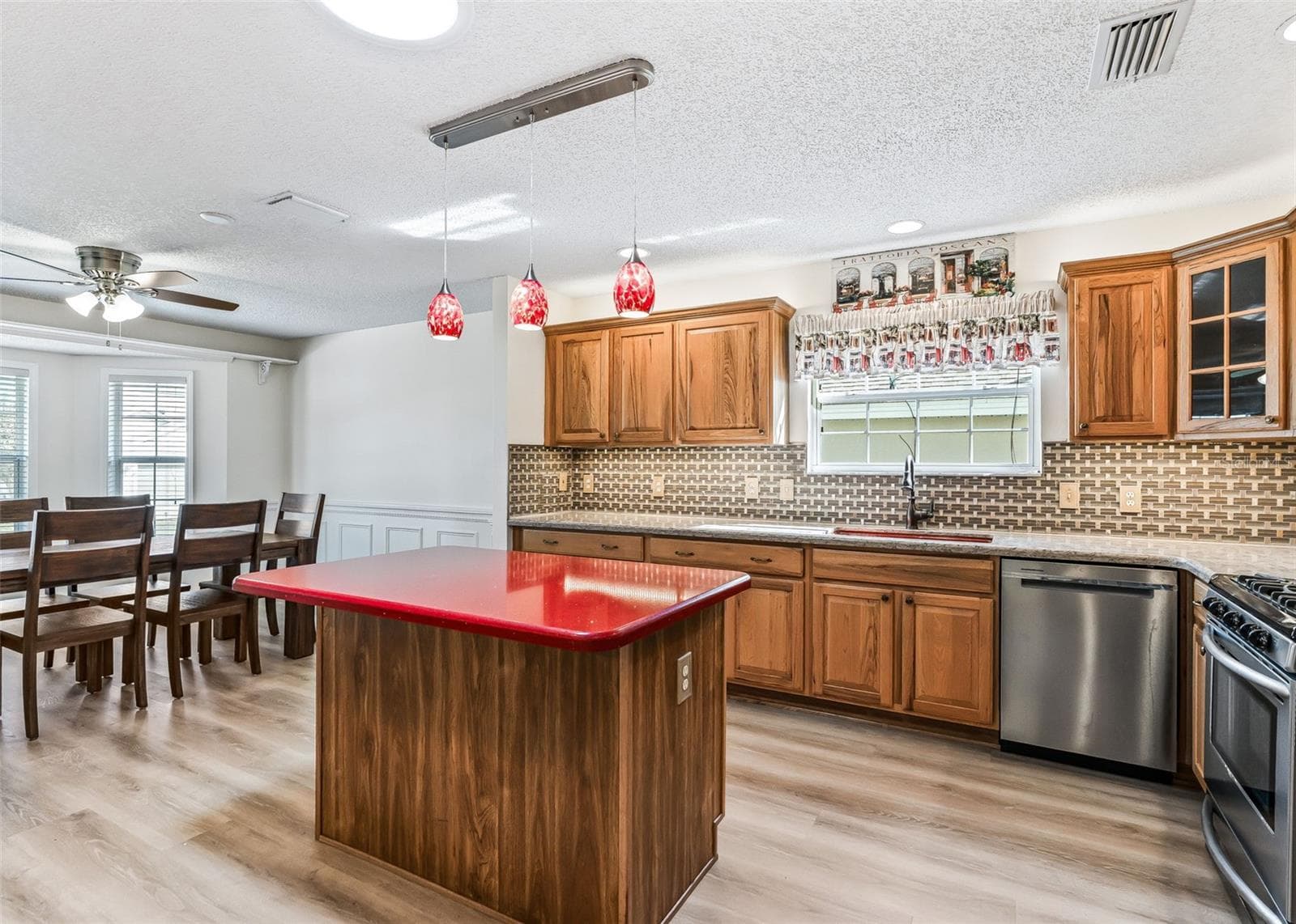 Kitchen Island & Wood Cabinets. - 2762 MORVEN PARK WAY, THE VILLAGES