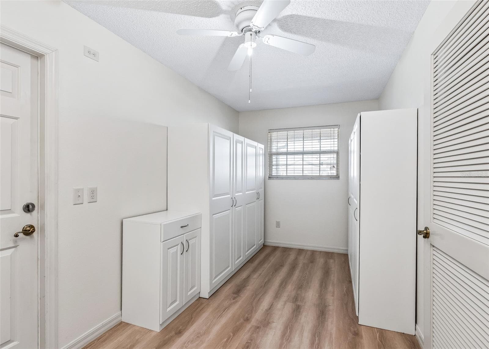 Extra Storage Cabinets. - 2762 MORVEN PARK WAY, THE VILLAGES