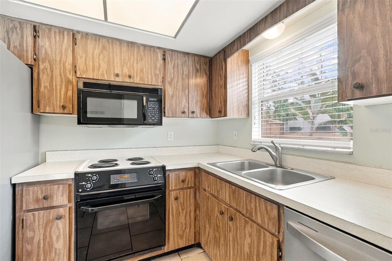 Condominium at 2711 51ST AVE W #2711, BRADENTON, photo 5 of 36