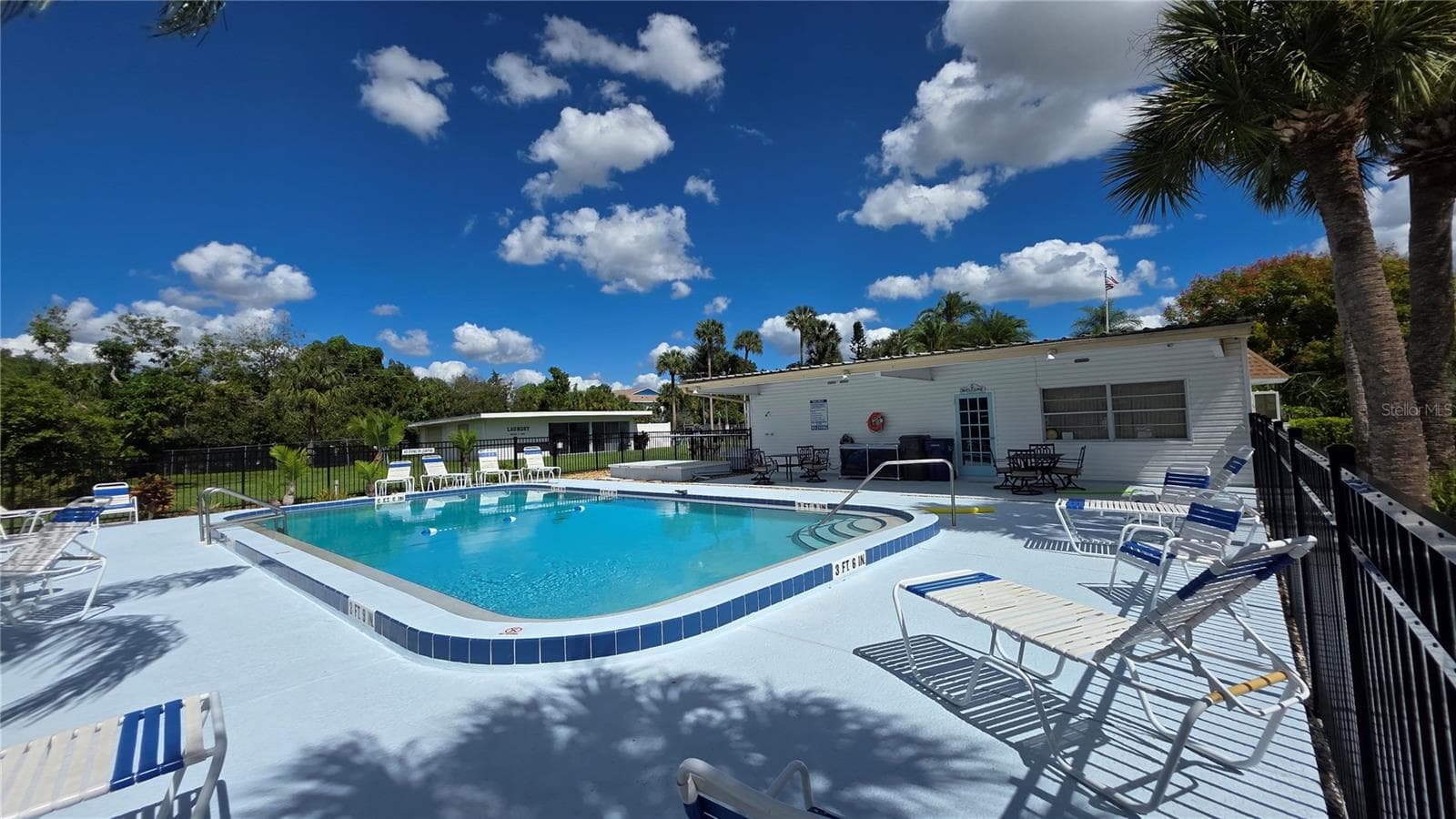 Condominium at 2711 51ST AVE W #2711, BRADENTON, photo 32 of 36