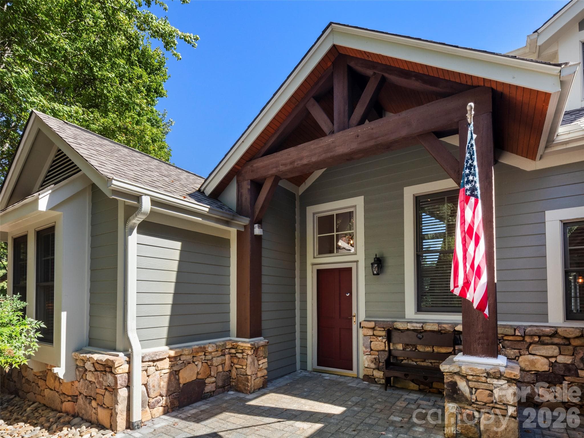 Single Family Residence at 1 Meadow Ridge Lane, Hendersonville, photo 2 of 38