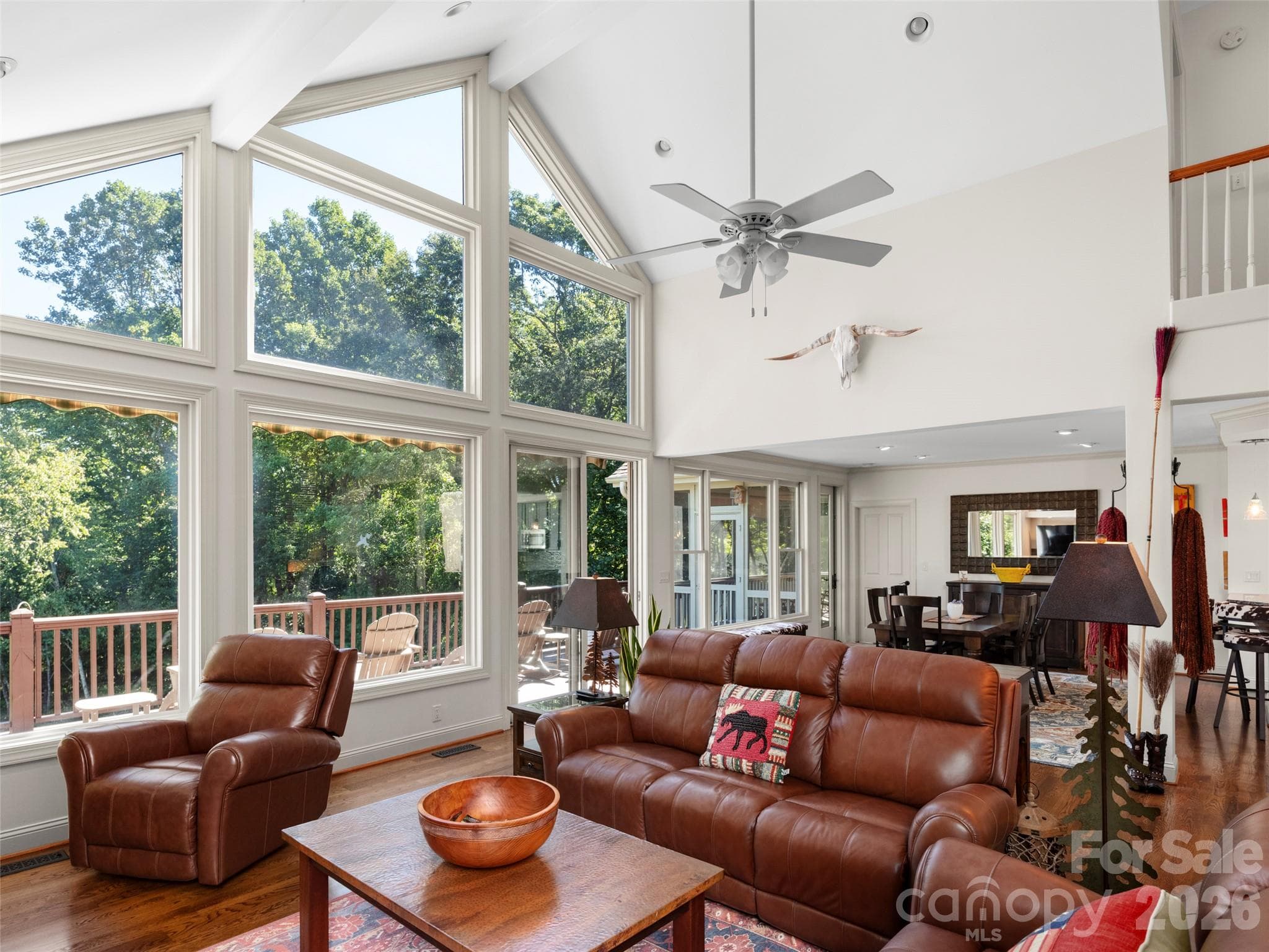 Single Family Residence at 1 Meadow Ridge Lane, Hendersonville, photo 6 of 38