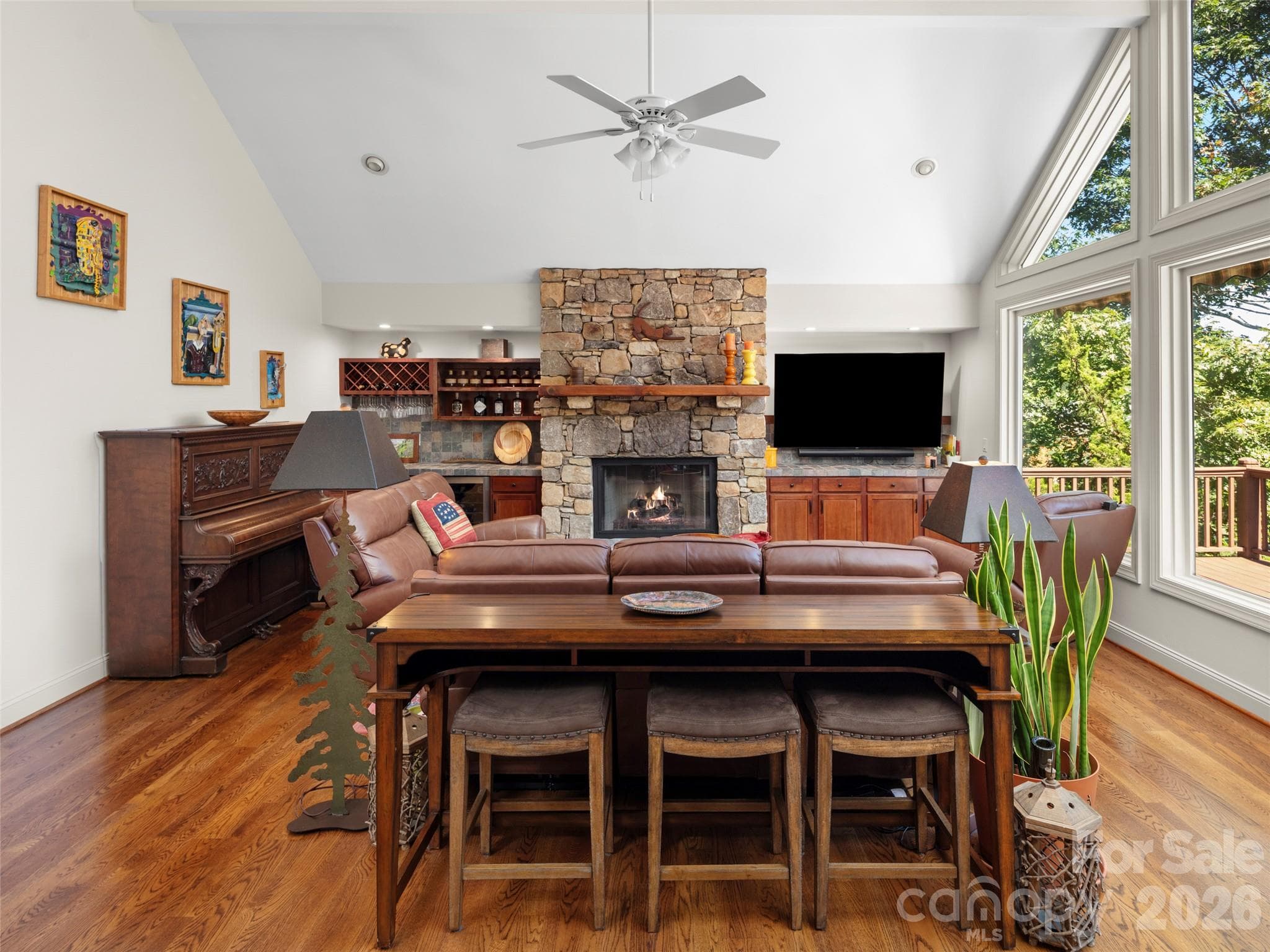 Single Family Residence at 1 Meadow Ridge Lane, Hendersonville, photo 8 of 38
