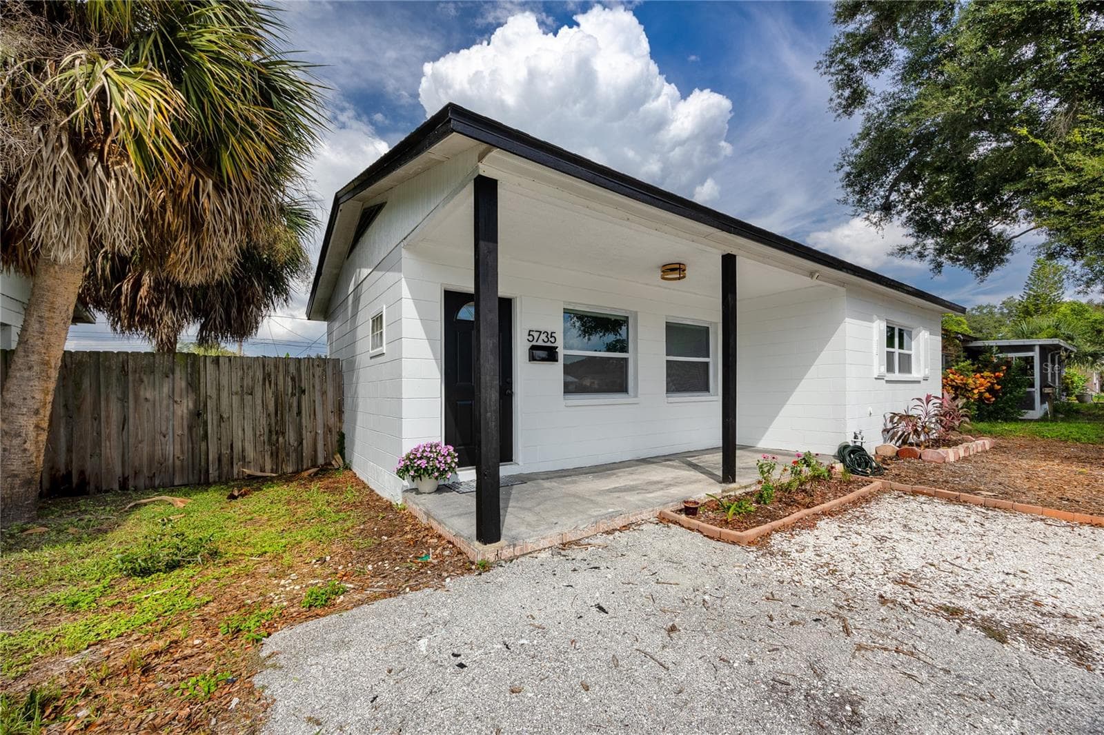 Front porch - 5735 BURLINGTON AVE N, ST PETERSBURG