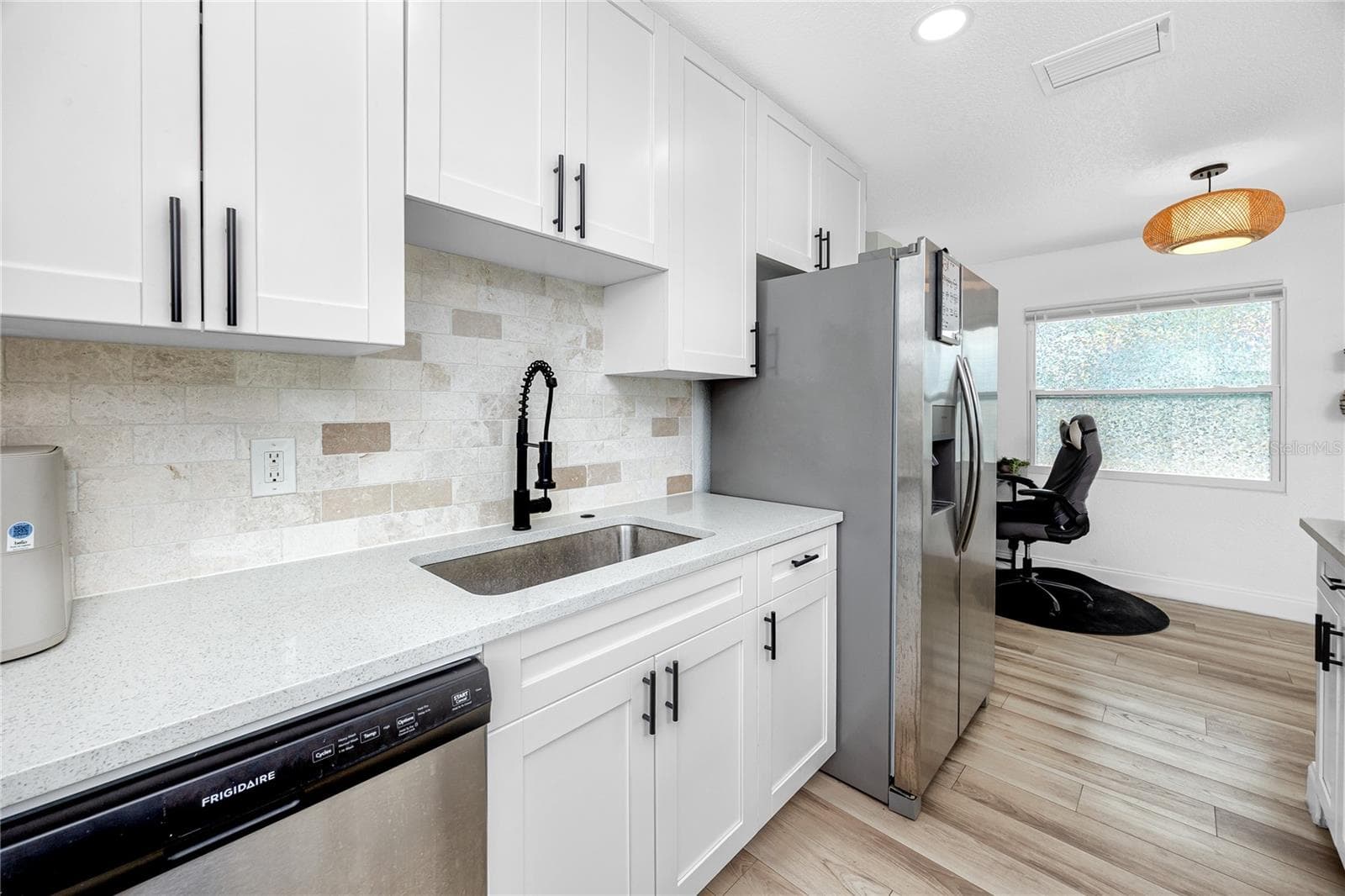 Kitchen - 5735 BURLINGTON AVE N, ST PETERSBURG