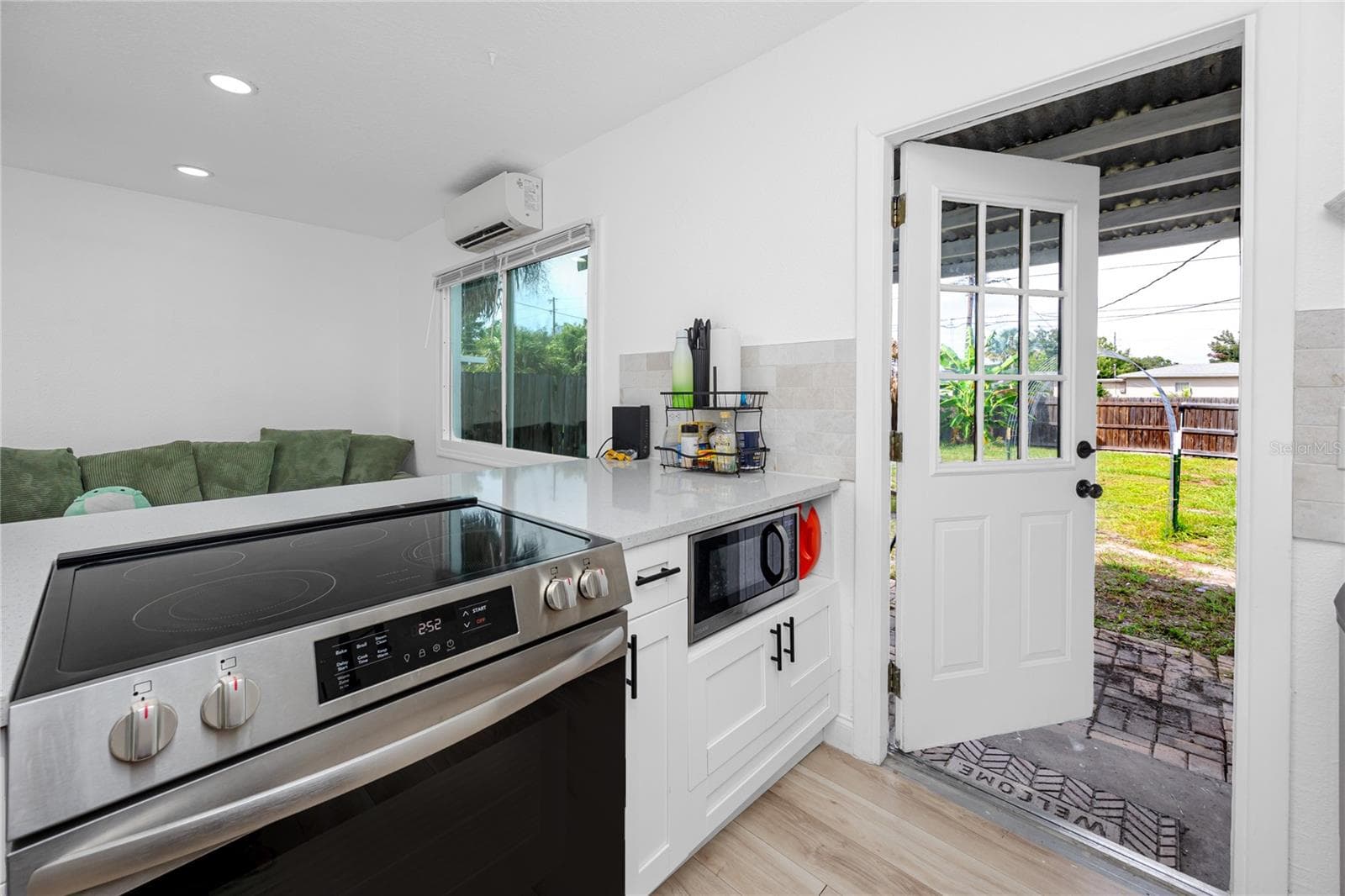 Single Family Residence at 5735 BURLINGTON AVE N, ST PETERSBURG, photo 14 of 38