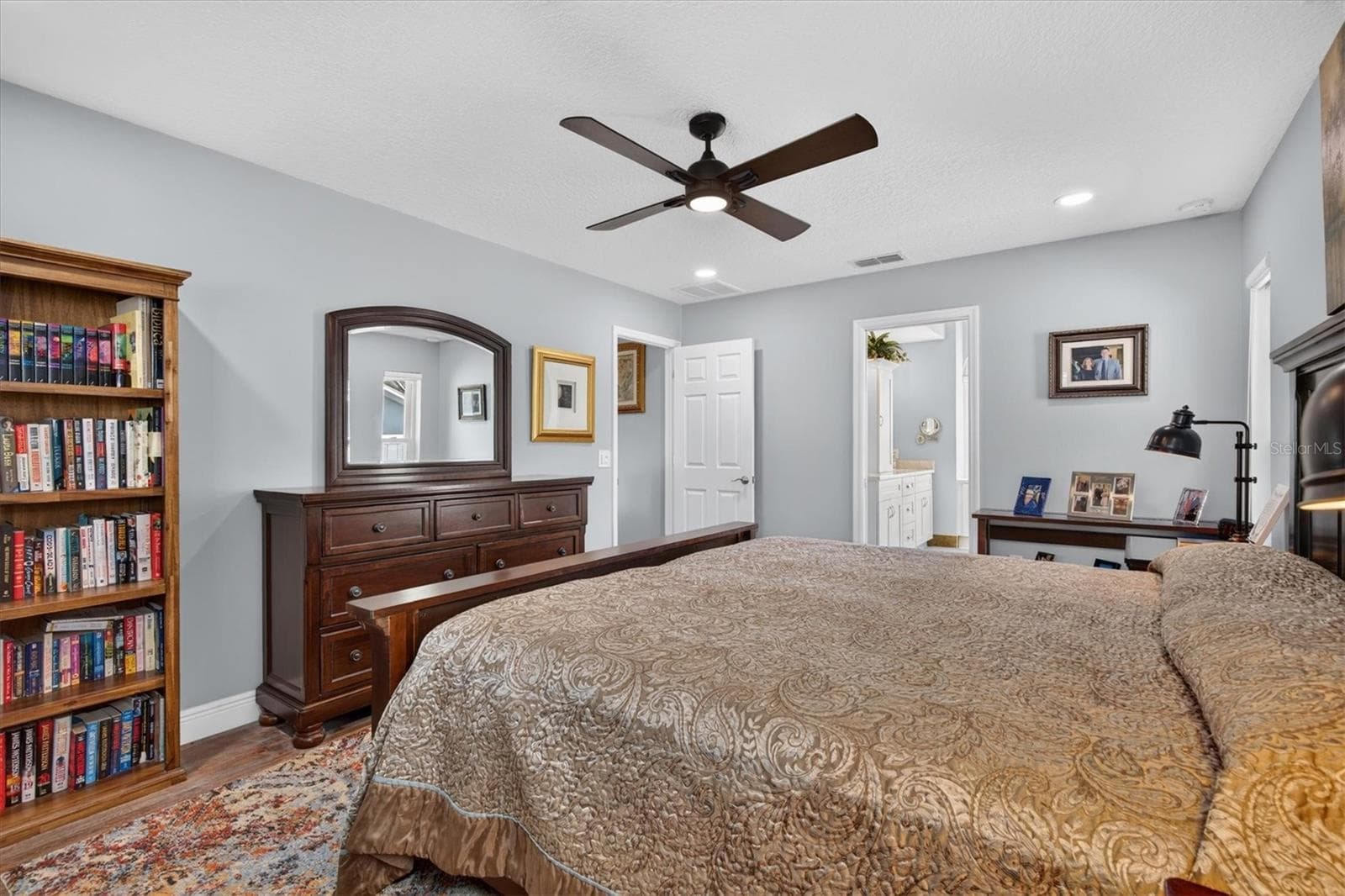 Primary Bedroom to Bathroom - 8185 SPANISH OAK DR, SPRING HILL