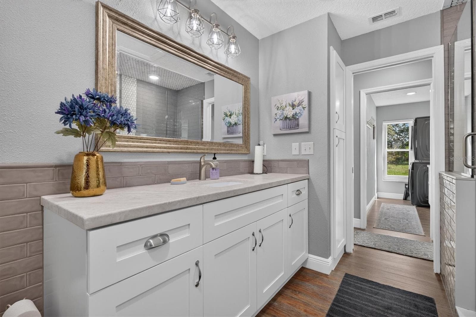 Updated Guest Bathroom 2 with Pool Access - 8185 SPANISH OAK DR, SPRING HILL