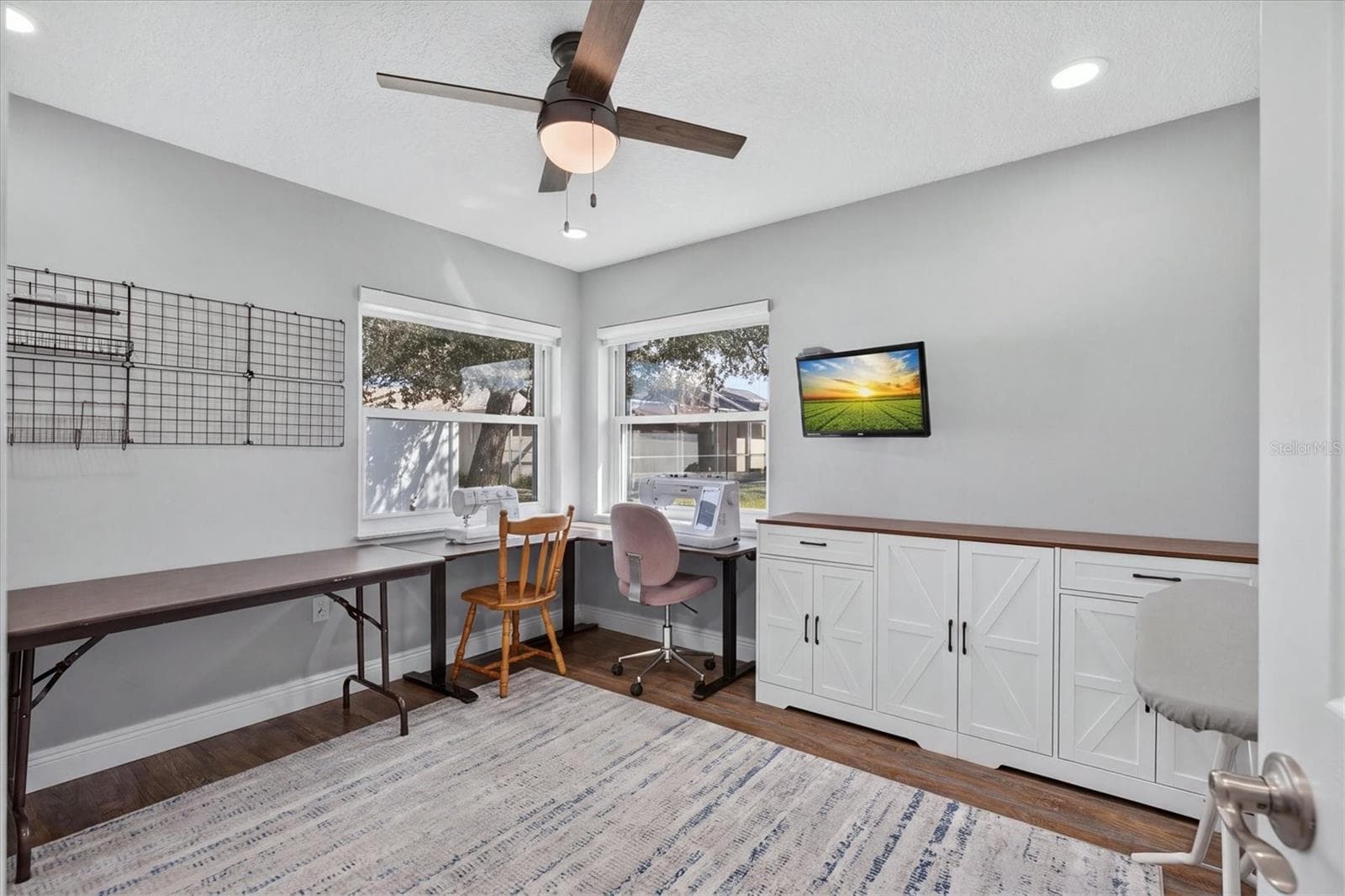 Bedroom 3 with White Cabinetry that can stay - 8185 SPANISH OAK DR, SPRING HILL