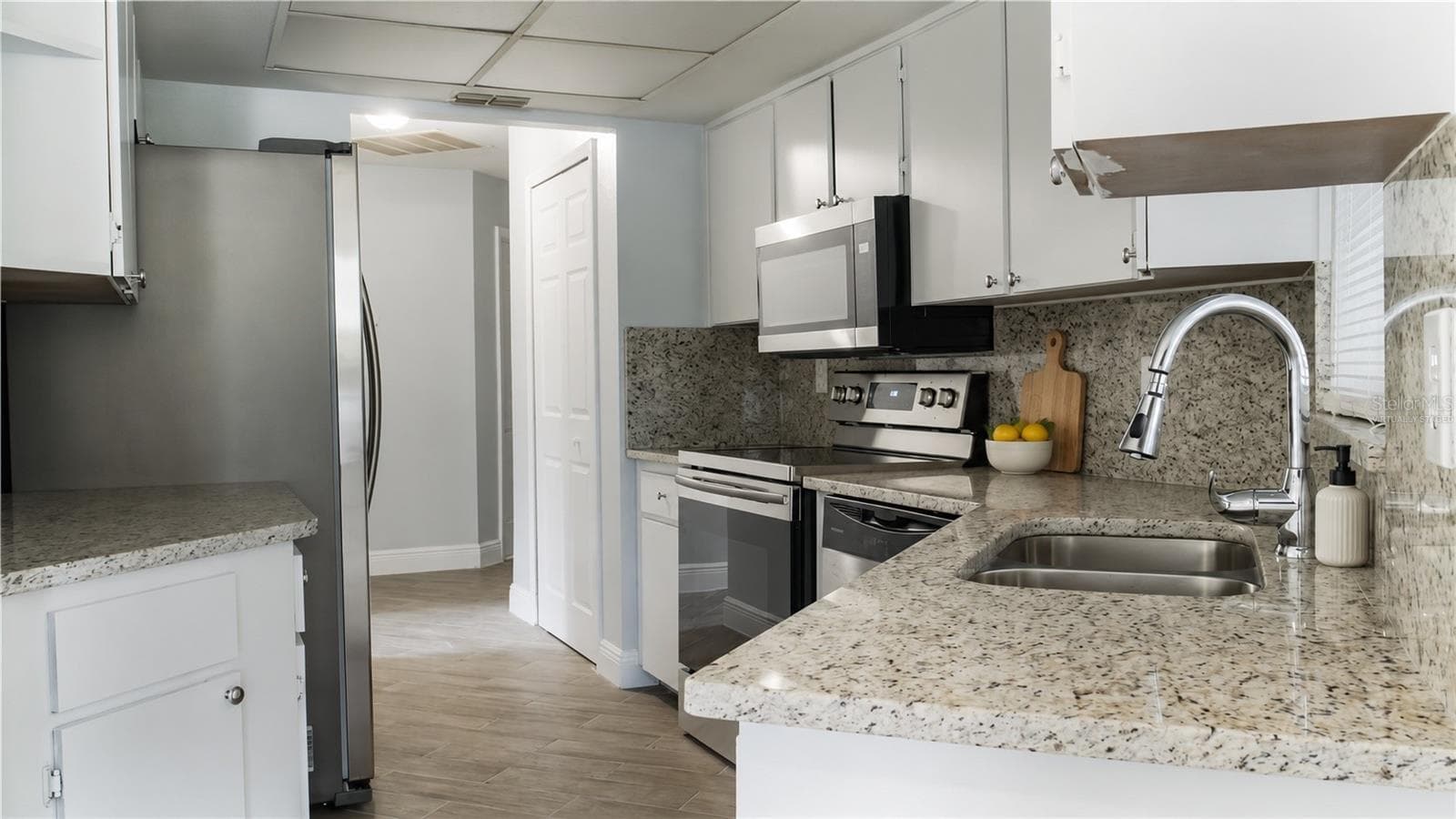 Virtually staged - 11053 MAYFLOWER RD, SPRING HILL