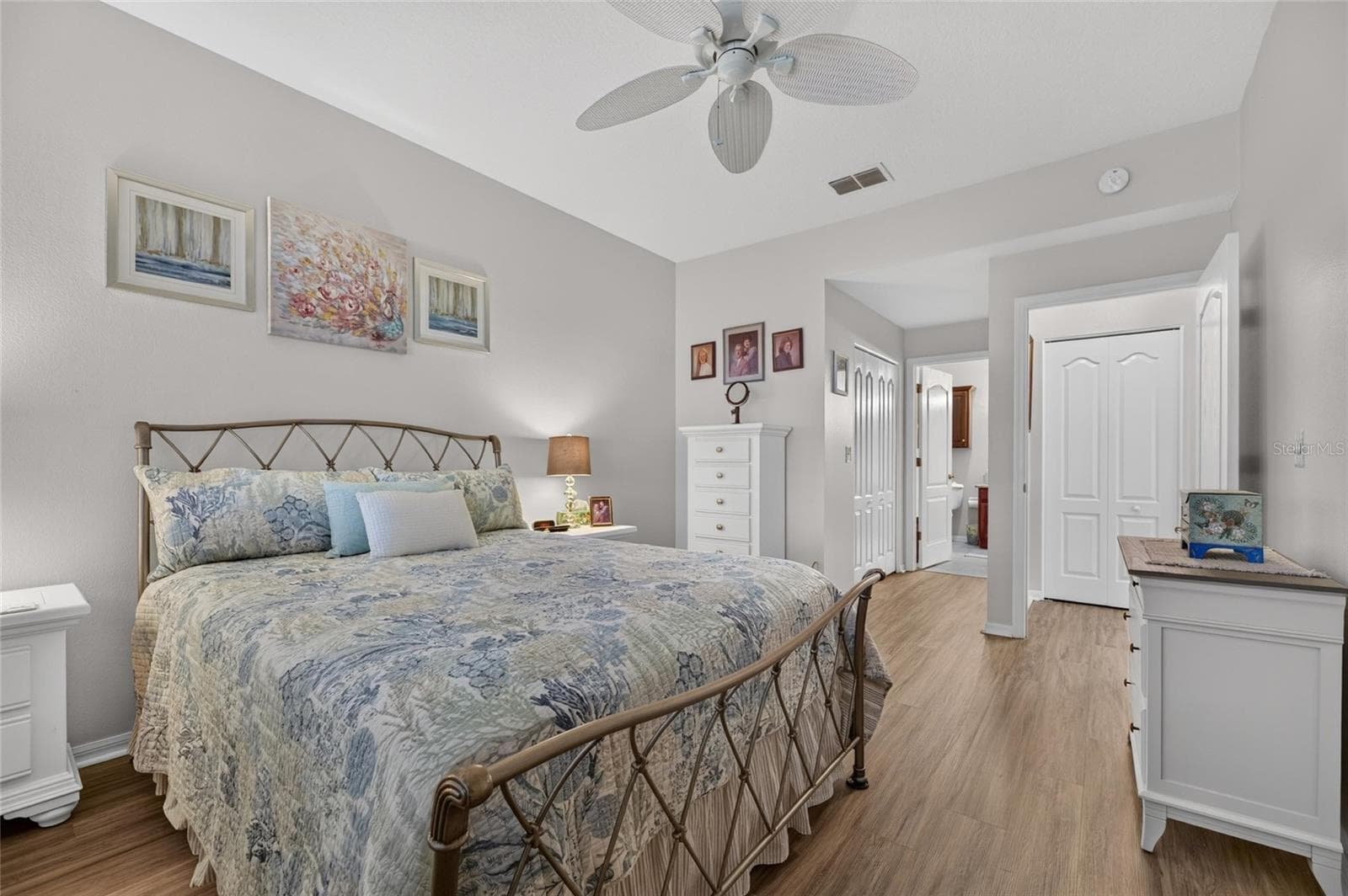 Primary bedroom with en suite bathroom - 1229 HUNTINGTON GREENS DR #12, SUN CITY CENTER
