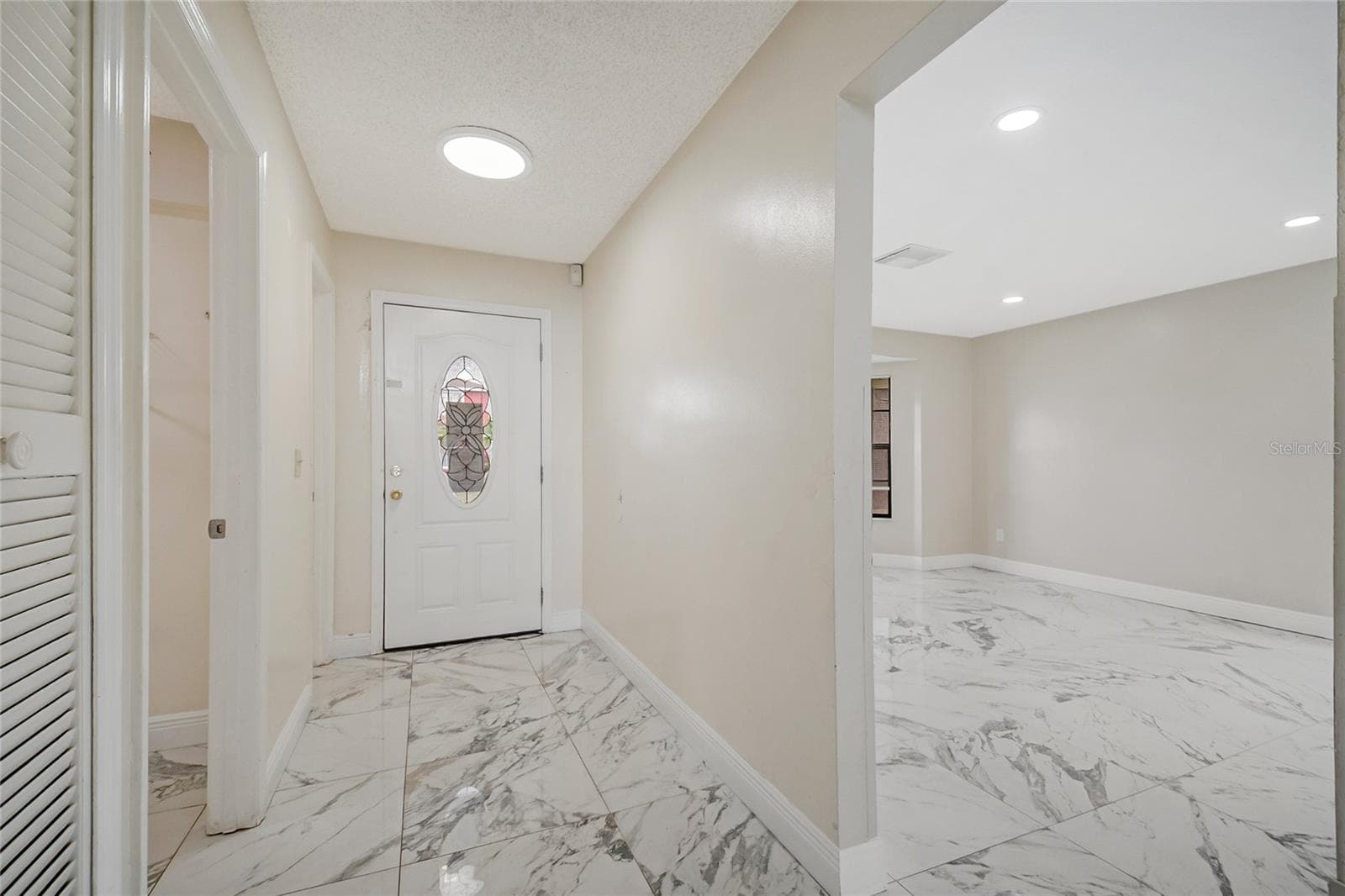 Single Family Residence at 301 BLUE BAYOU DR, KISSIMMEE, photo 4 of 44