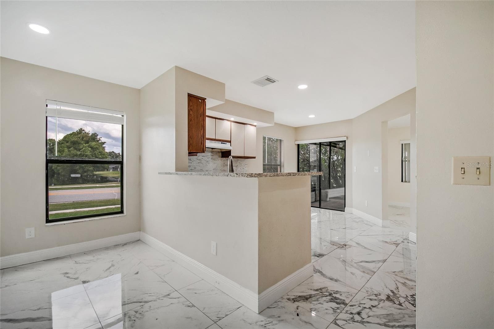 Single Family Residence at 301 BLUE BAYOU DR, KISSIMMEE, photo 11 of 44