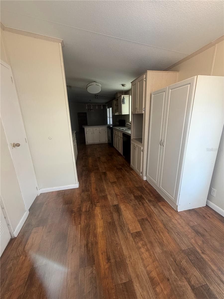 Eat in Kitchen - 4909 MERRIN RD, PLANT CITY