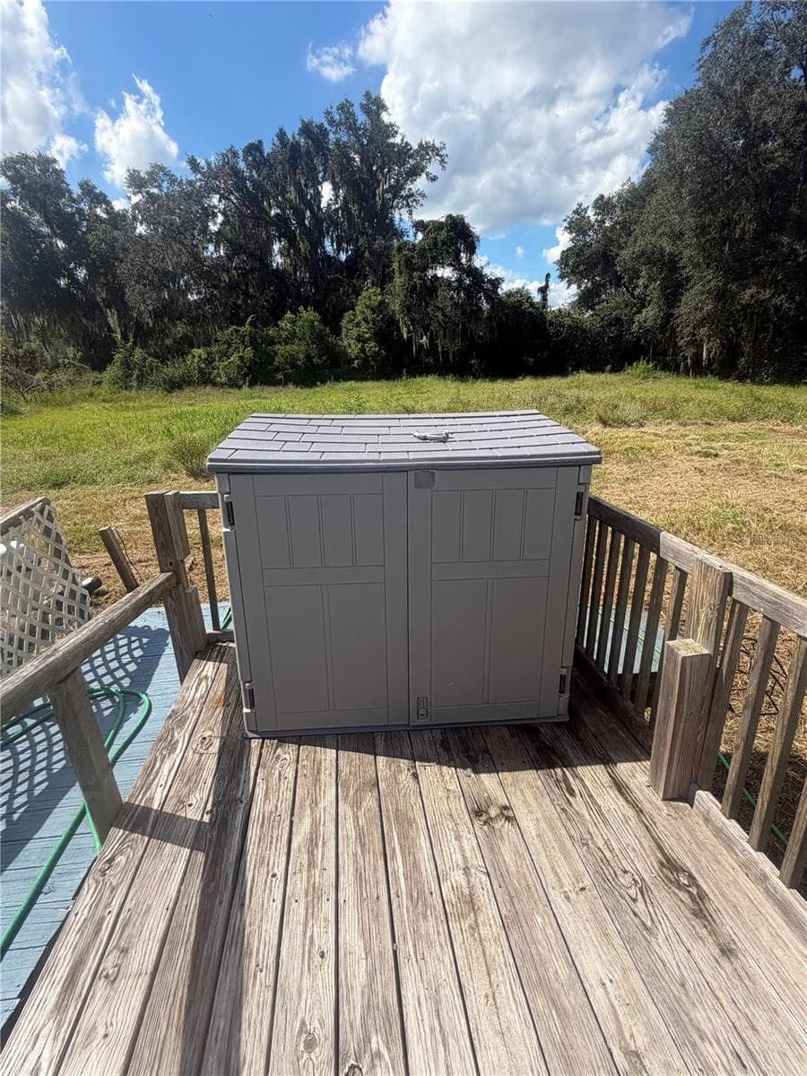 Pool Deck Storage - 4909 MERRIN RD, PLANT CITY