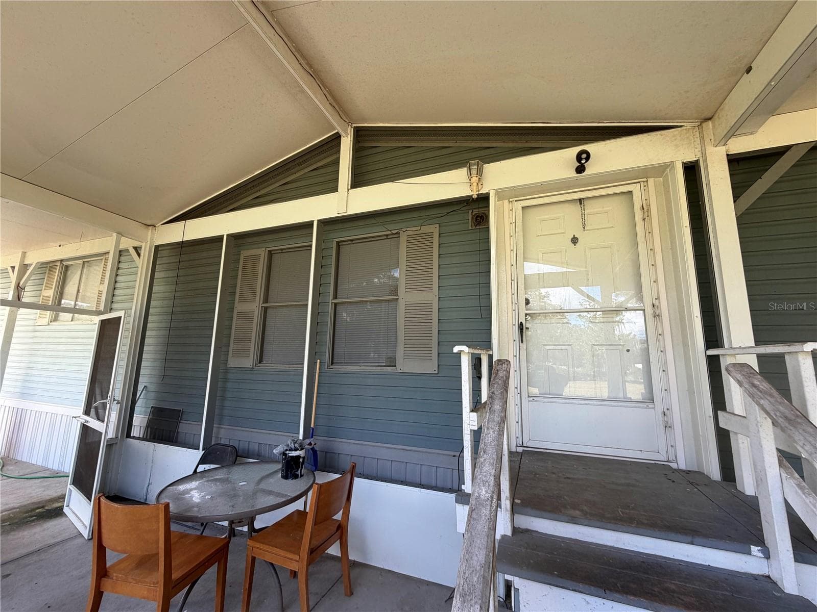 front screen porch perfect for morning coffees - 4909 MERRIN RD, PLANT CITY