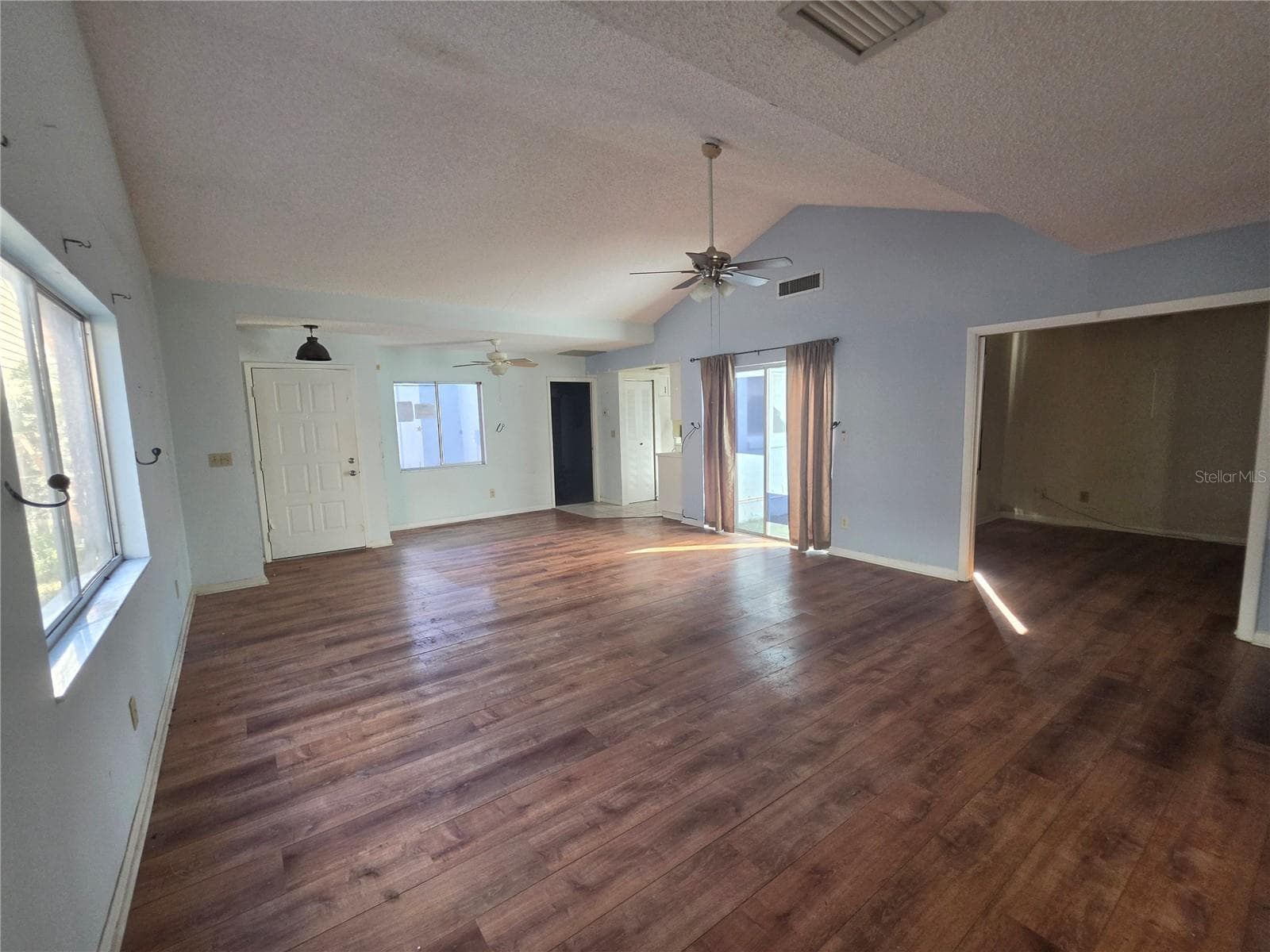 Living room - 395 SAN JOSE DR, WINTER HAVEN