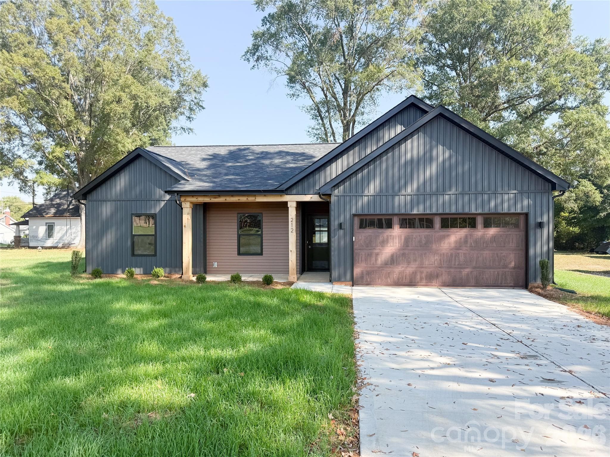 Single Family Residence at 212 Bethpage Road, Kannapolis, photo 3 of 16