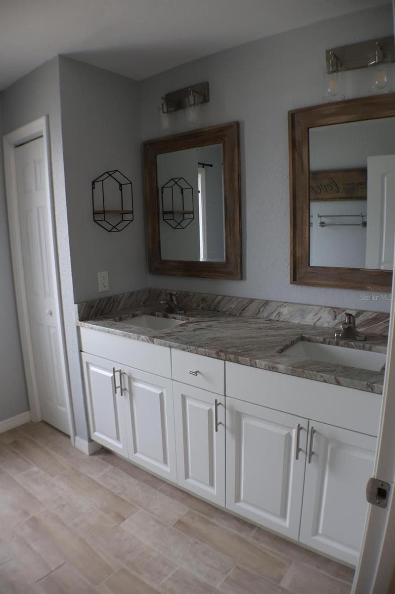 Single Family Residence at 13365 DRAYTON DR, SPRING HILL, photo 8 of 14