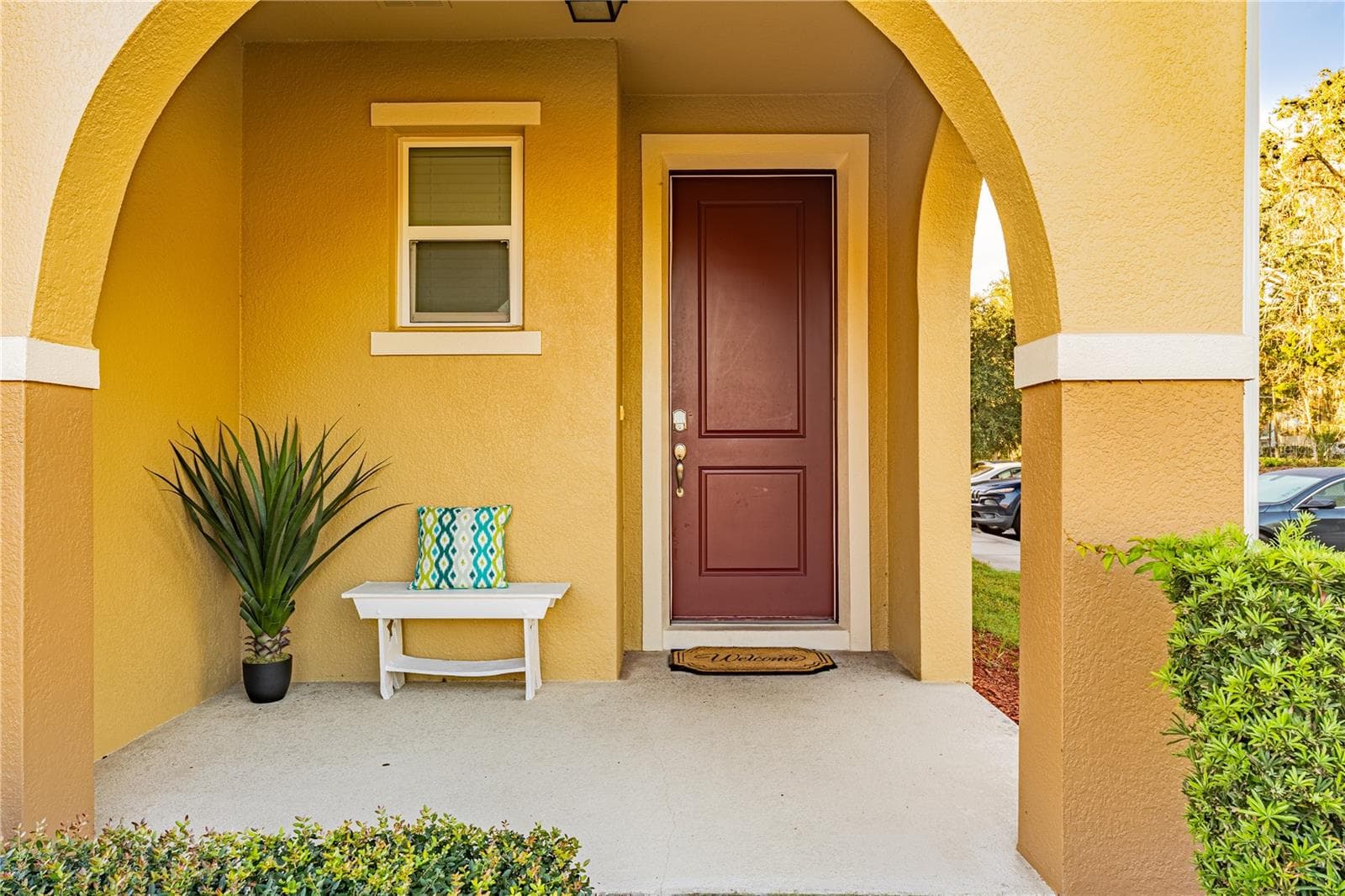 Charming covered porch - 5150 CROWN HAVEN DR, KISSIMMEE