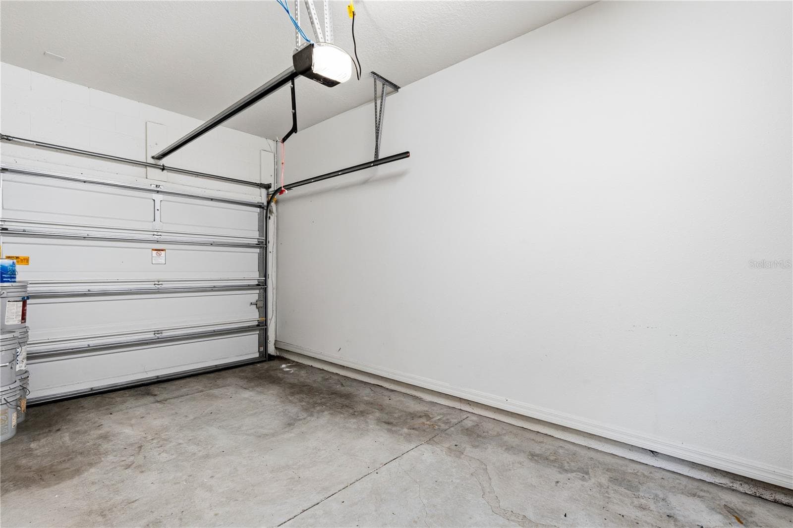 This garage can be your game room - 5150 CROWN HAVEN DR, KISSIMMEE
