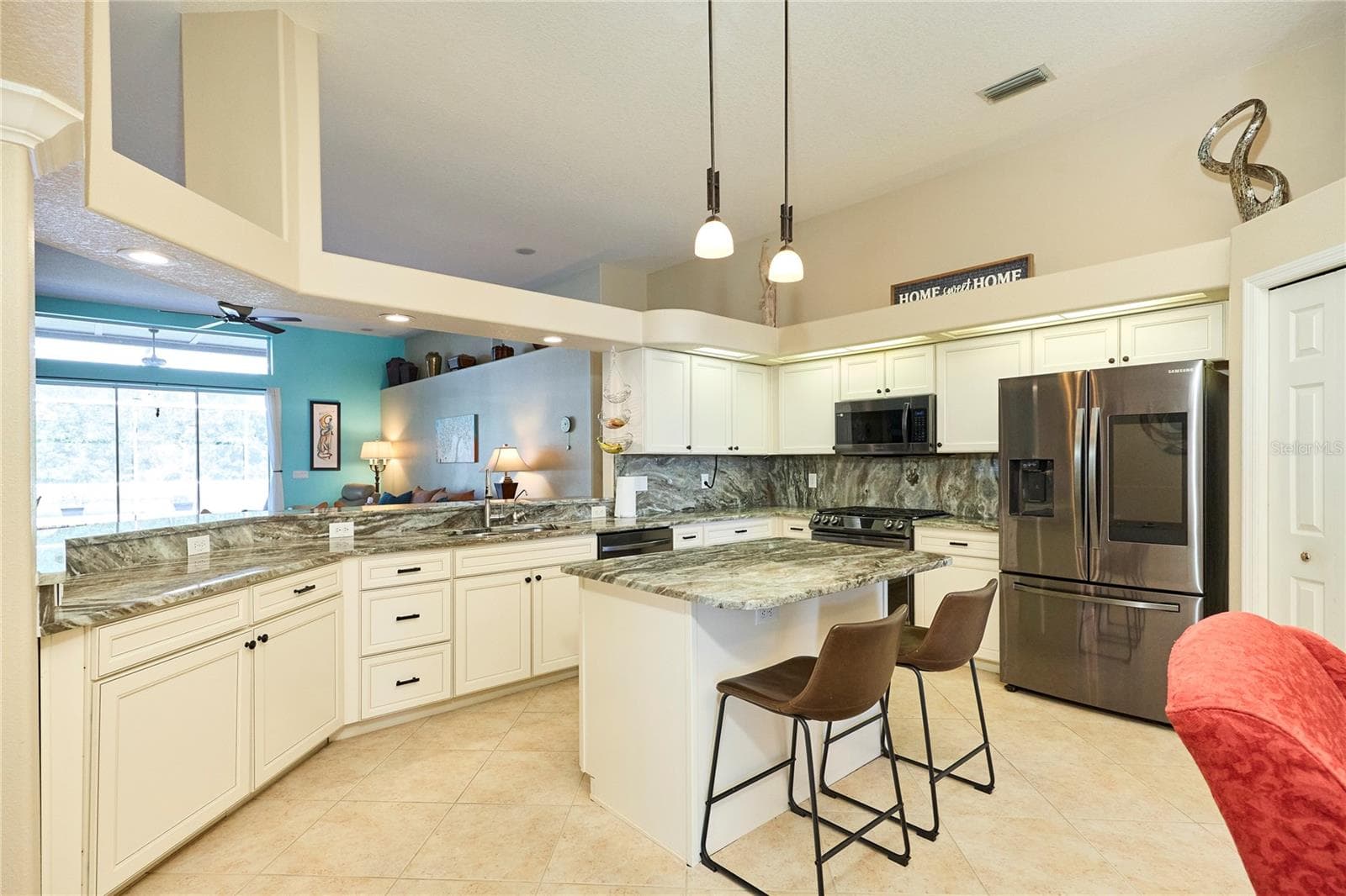 Single Family Residence at 18016 ROYAL FOREST DR, TAMPA, photo 15 of 71