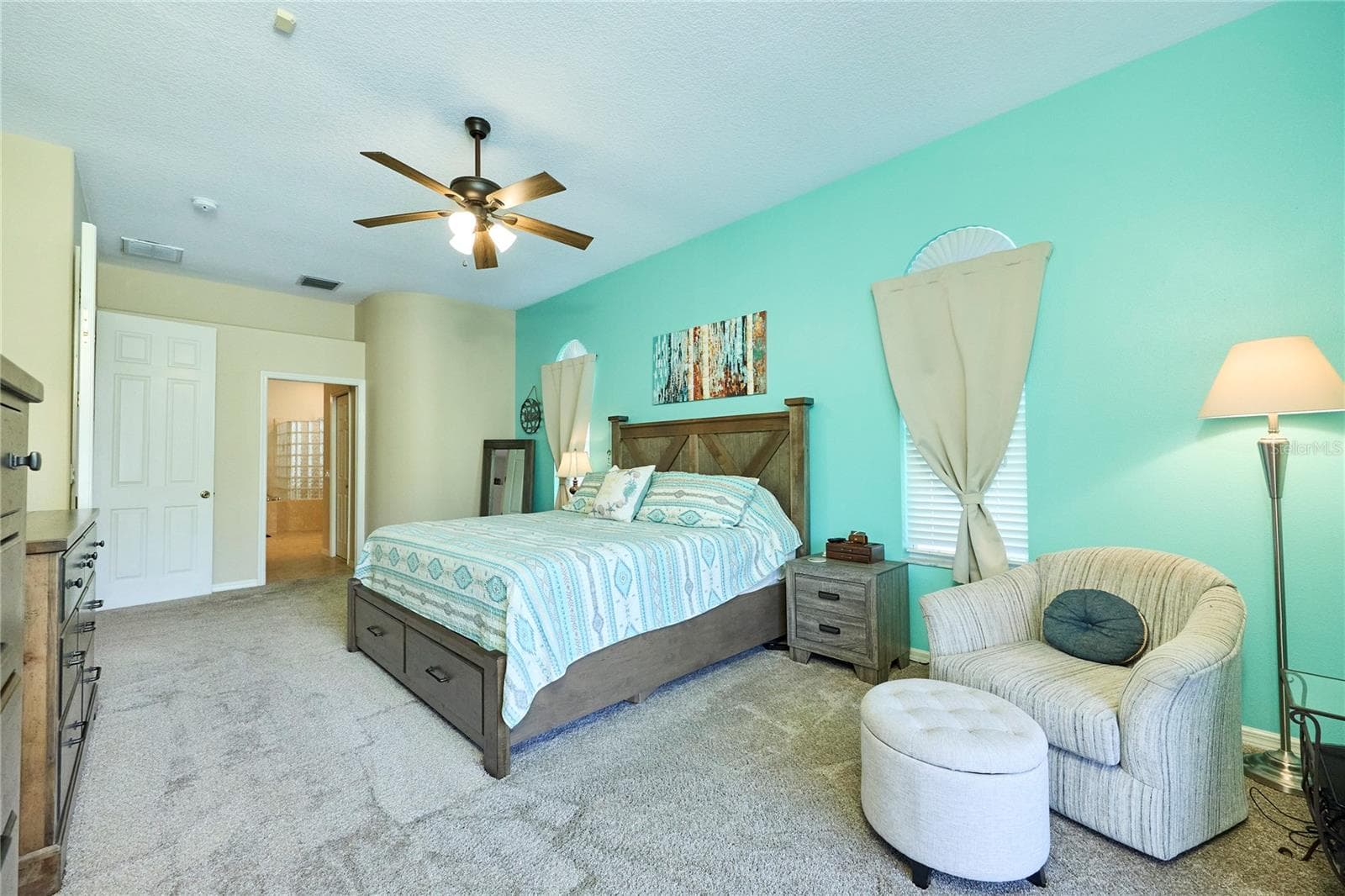Single Family Residence at 18016 ROYAL FOREST DR, TAMPA, photo 27 of 71