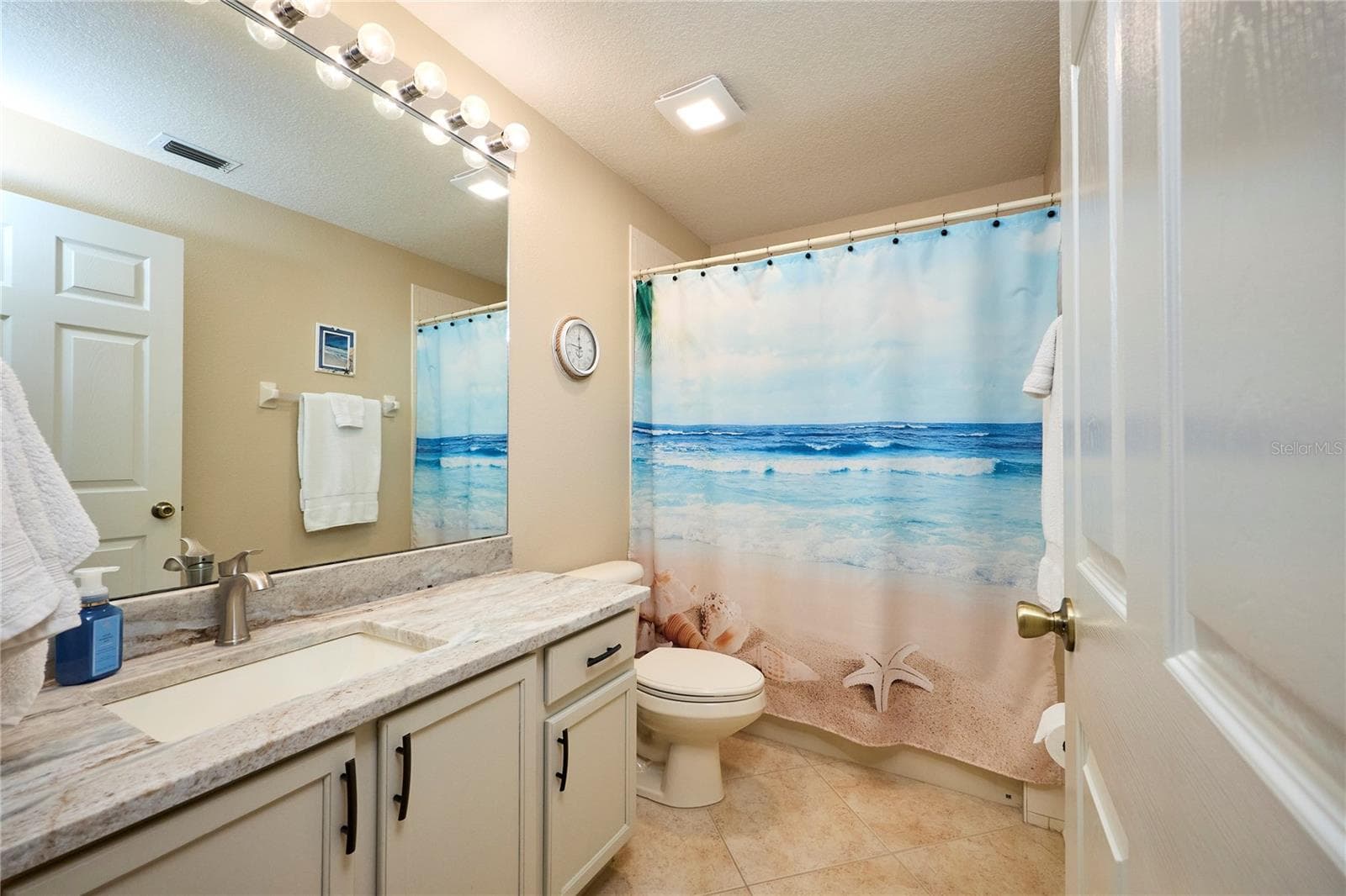 Single Family Residence at 18016 ROYAL FOREST DR, TAMPA, photo 43 of 71