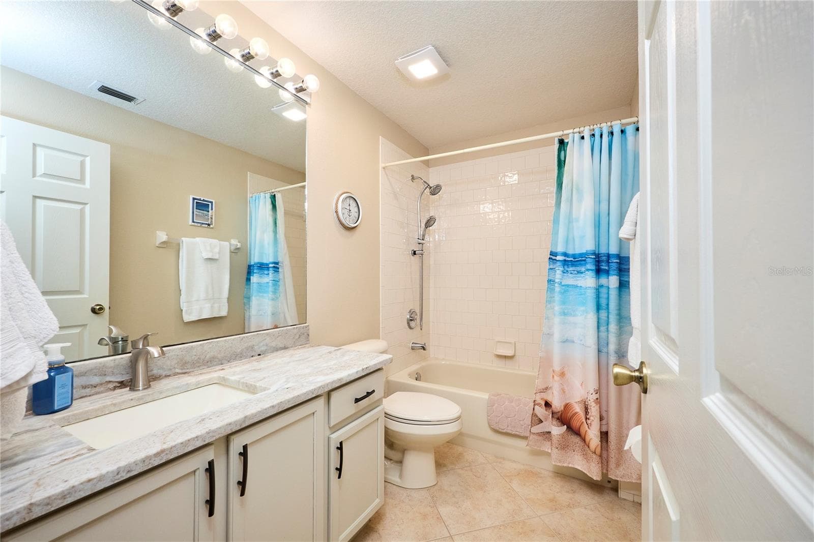 Single Family Residence at 18016 ROYAL FOREST DR, TAMPA, photo 44 of 71