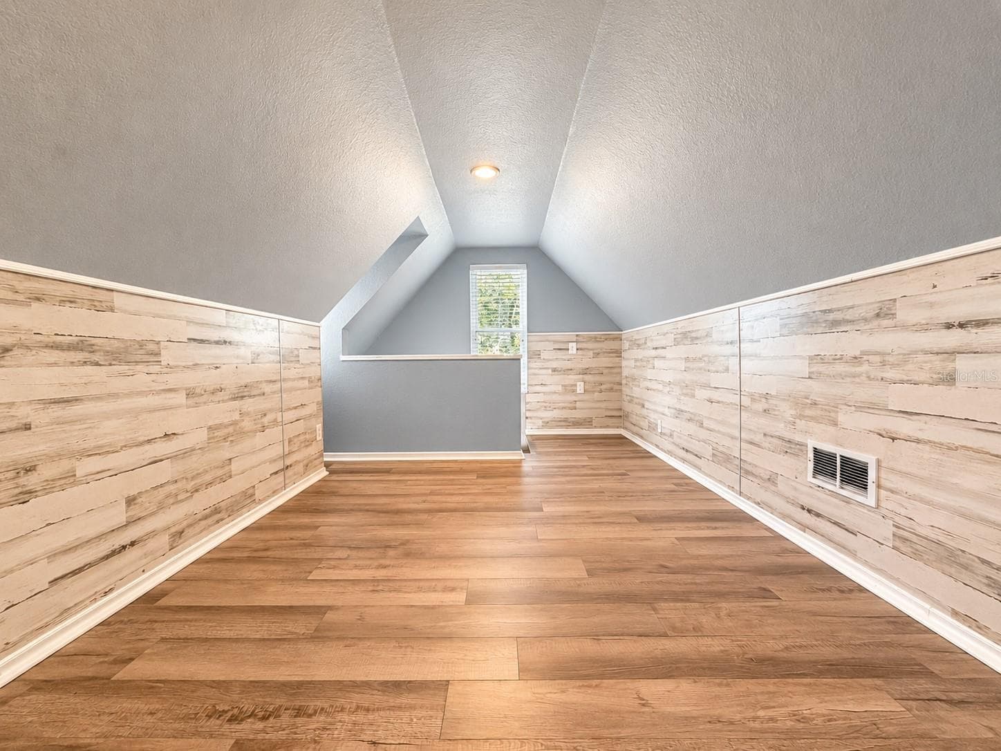Attic Bedroom - 141 S HIAWASSEE RD, ORLANDO