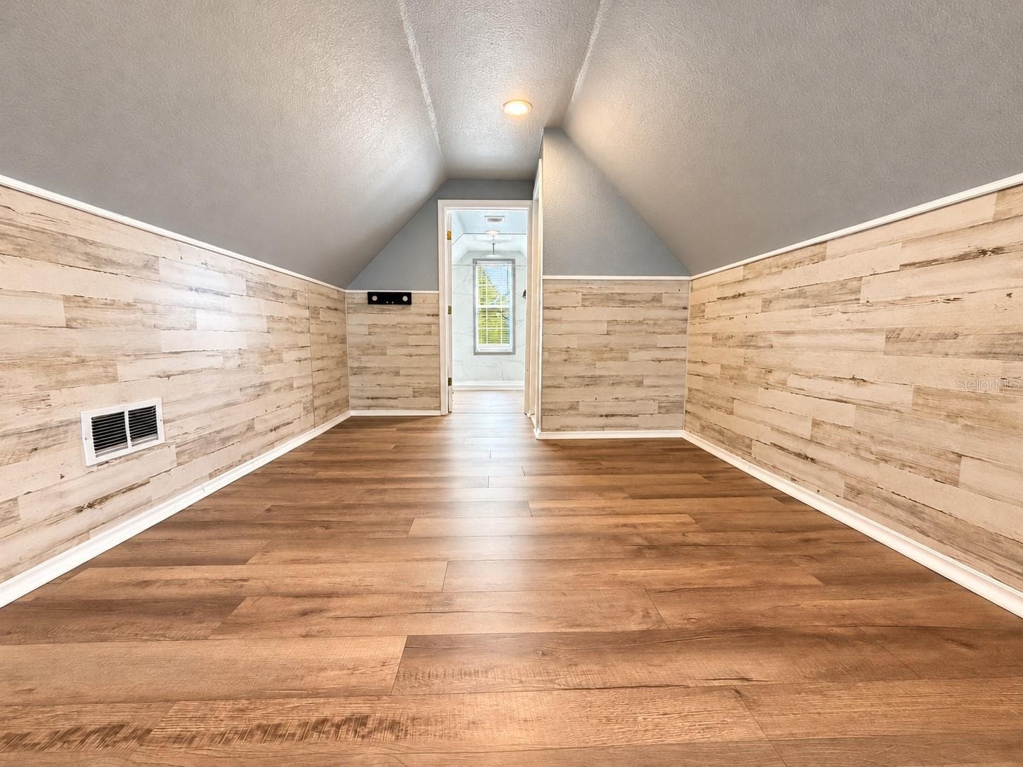 Attic Bedroom - 141 S HIAWASSEE RD, ORLANDO