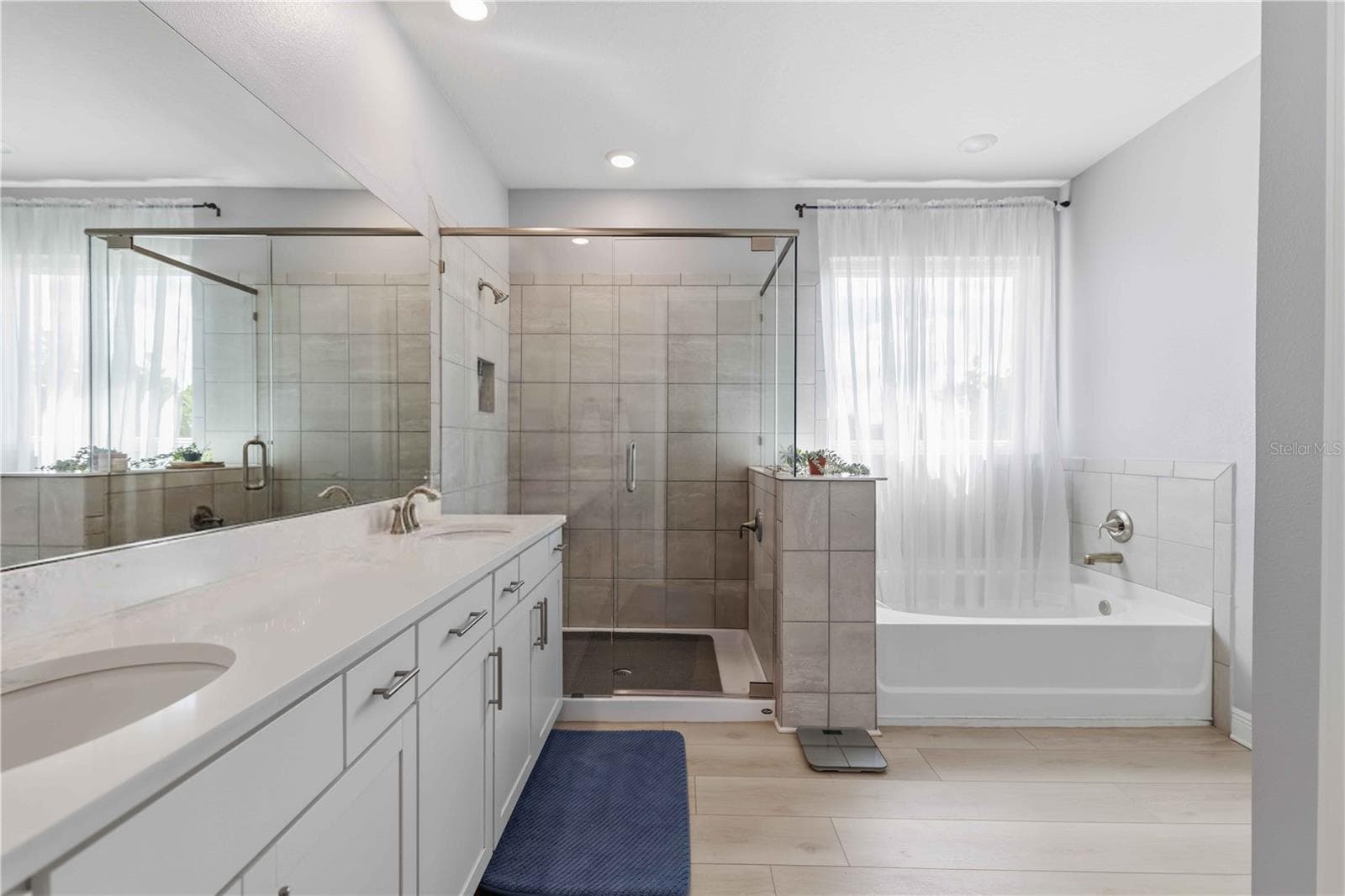 primary bath - 17604 BARLEY DR, LAKEWOOD RANCH