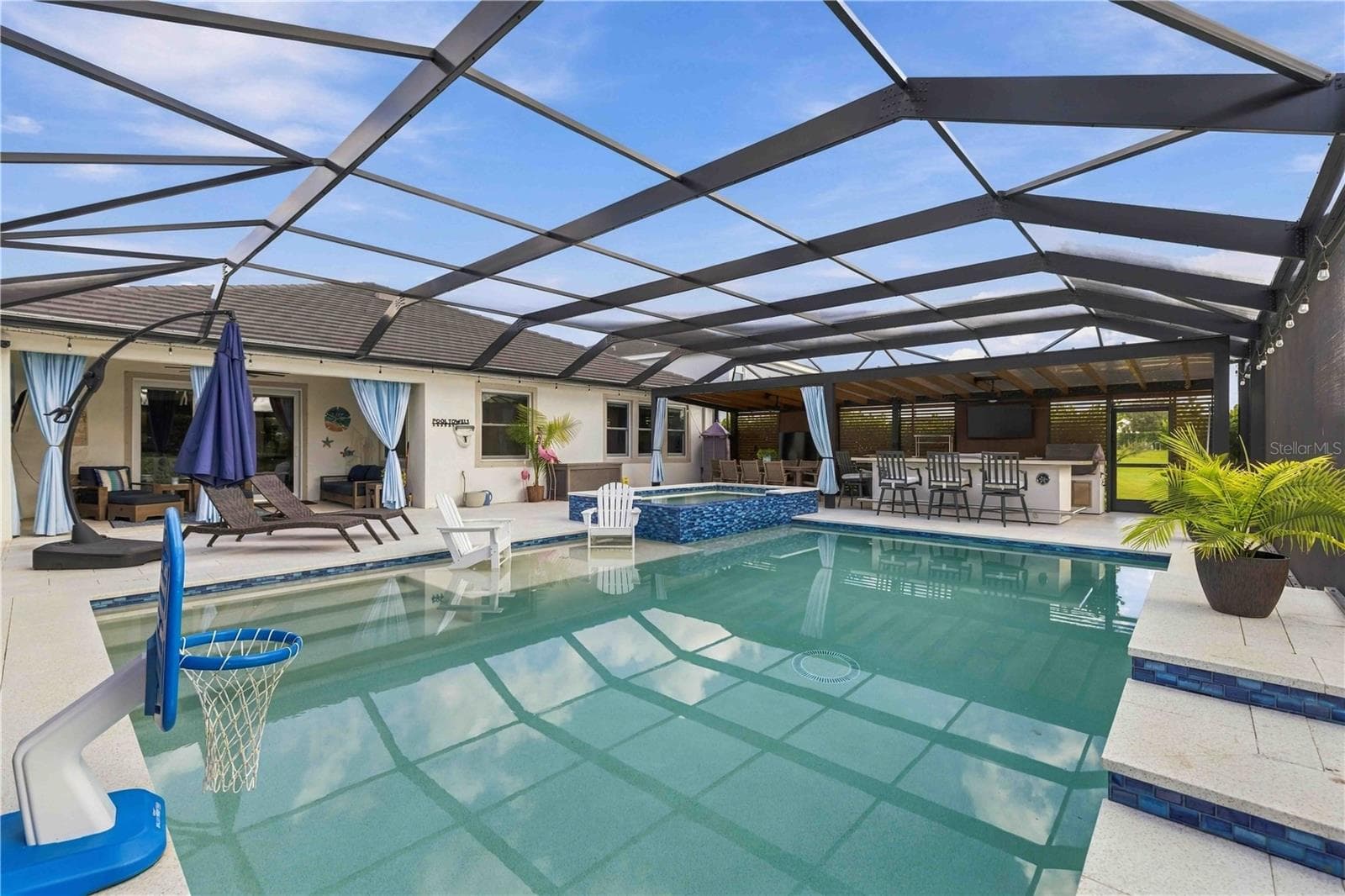 saltwater sports pool - 17604 BARLEY DR, LAKEWOOD RANCH