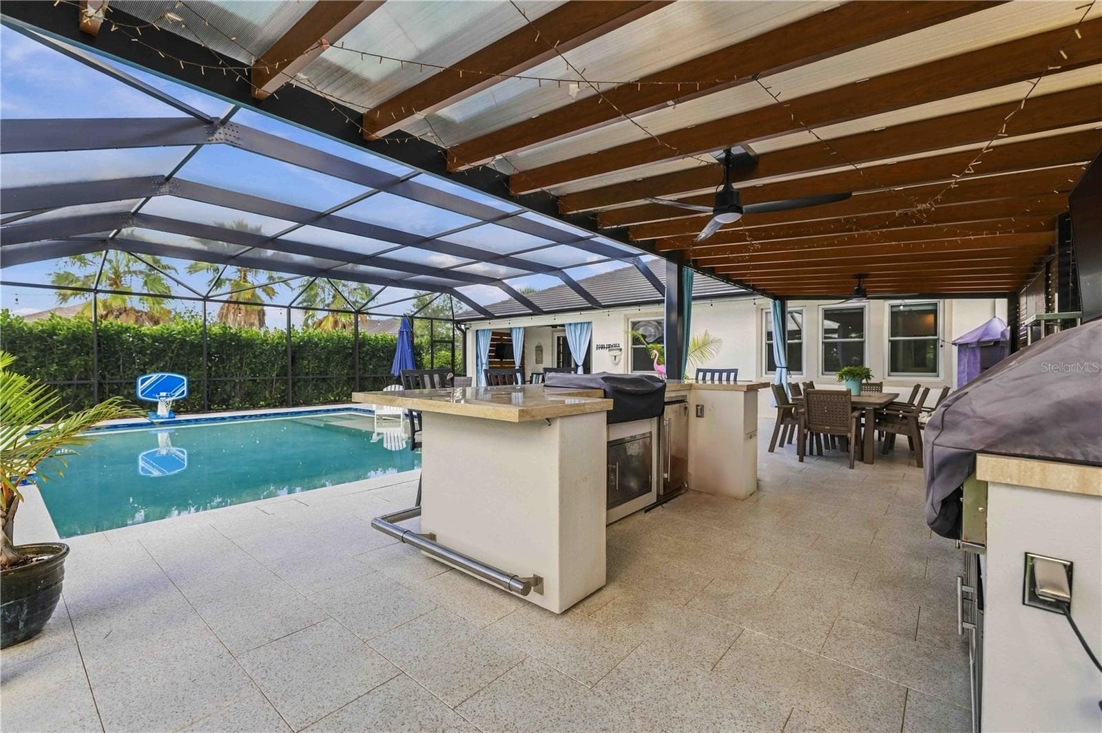 pergola with exquisite outdoor kitchen - 17604 BARLEY DR, LAKEWOOD RANCH