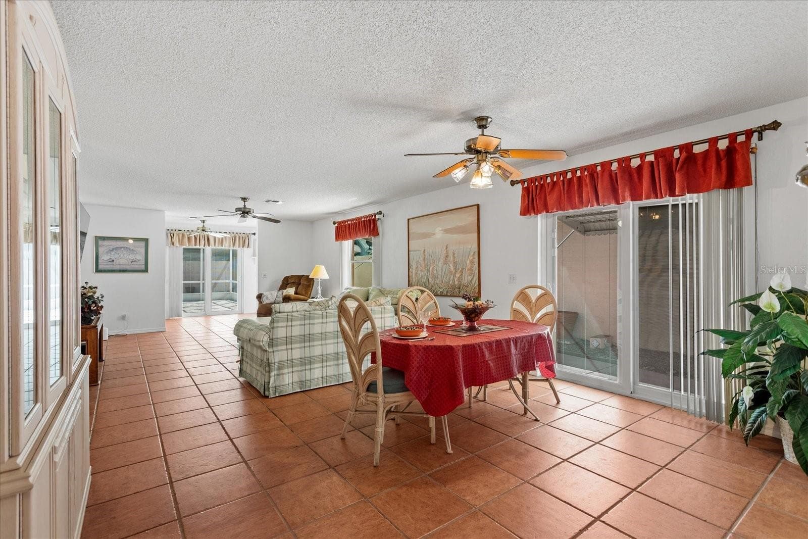 Villa at 952 AVALON AVE. AVE, THE VILLAGES, photo 6 of 27