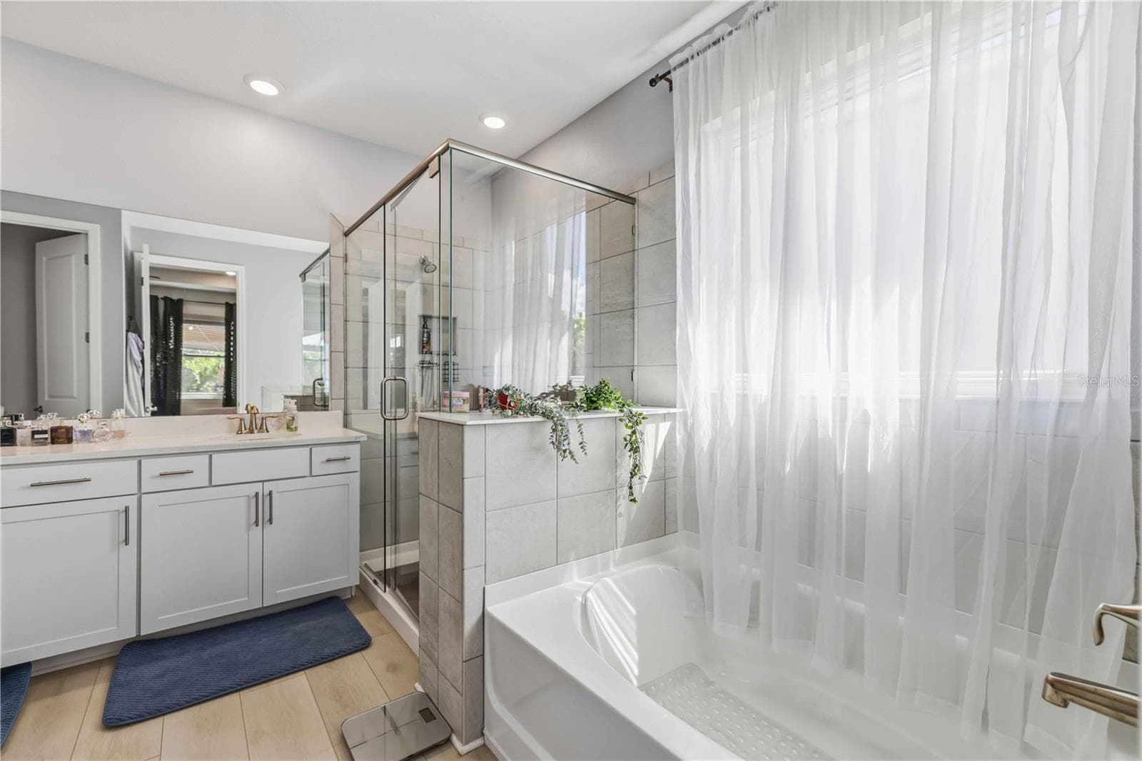 primary bath - 17604 BARLEY DR, LAKEWOOD RANCH