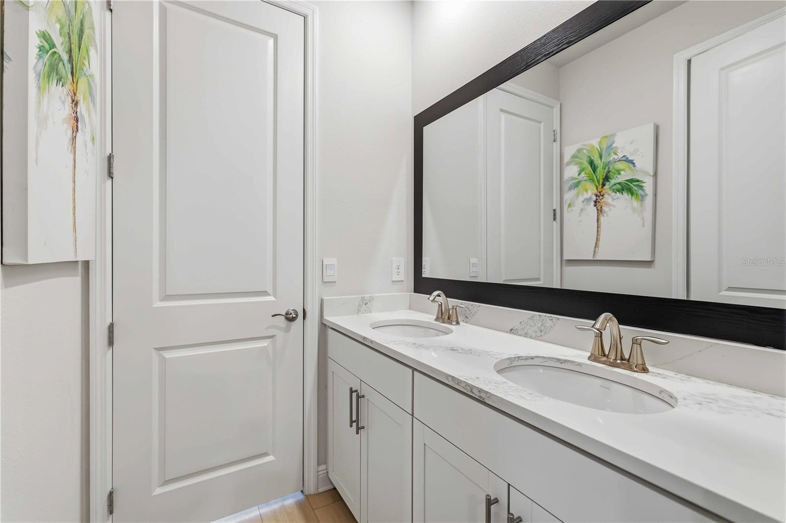 jack & jill bathroom - 17604 BARLEY DR, LAKEWOOD RANCH